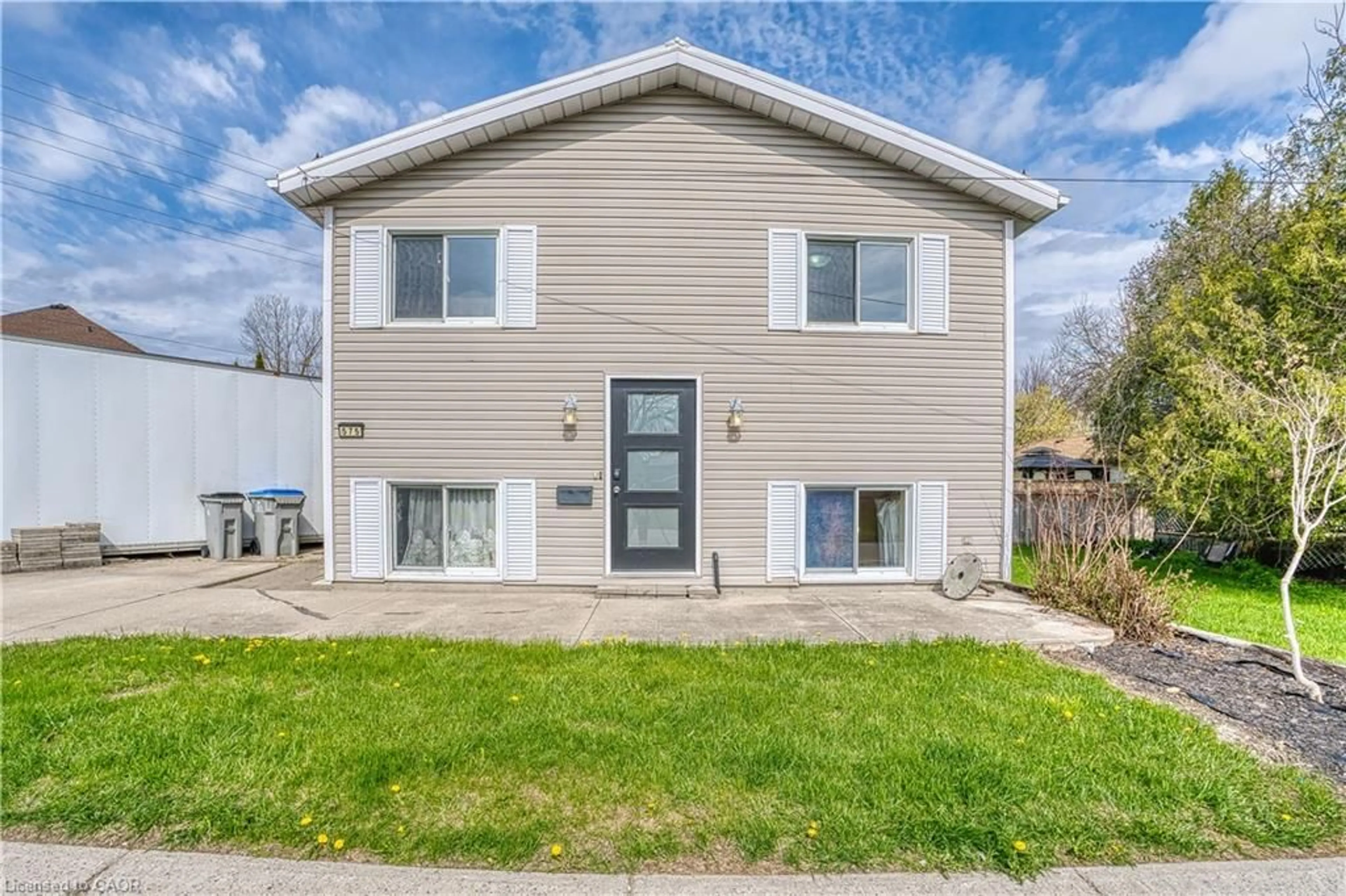 Home with vinyl exterior material, street for 575 Salisbury Ave, Listowel Ontario N4W 1Y8