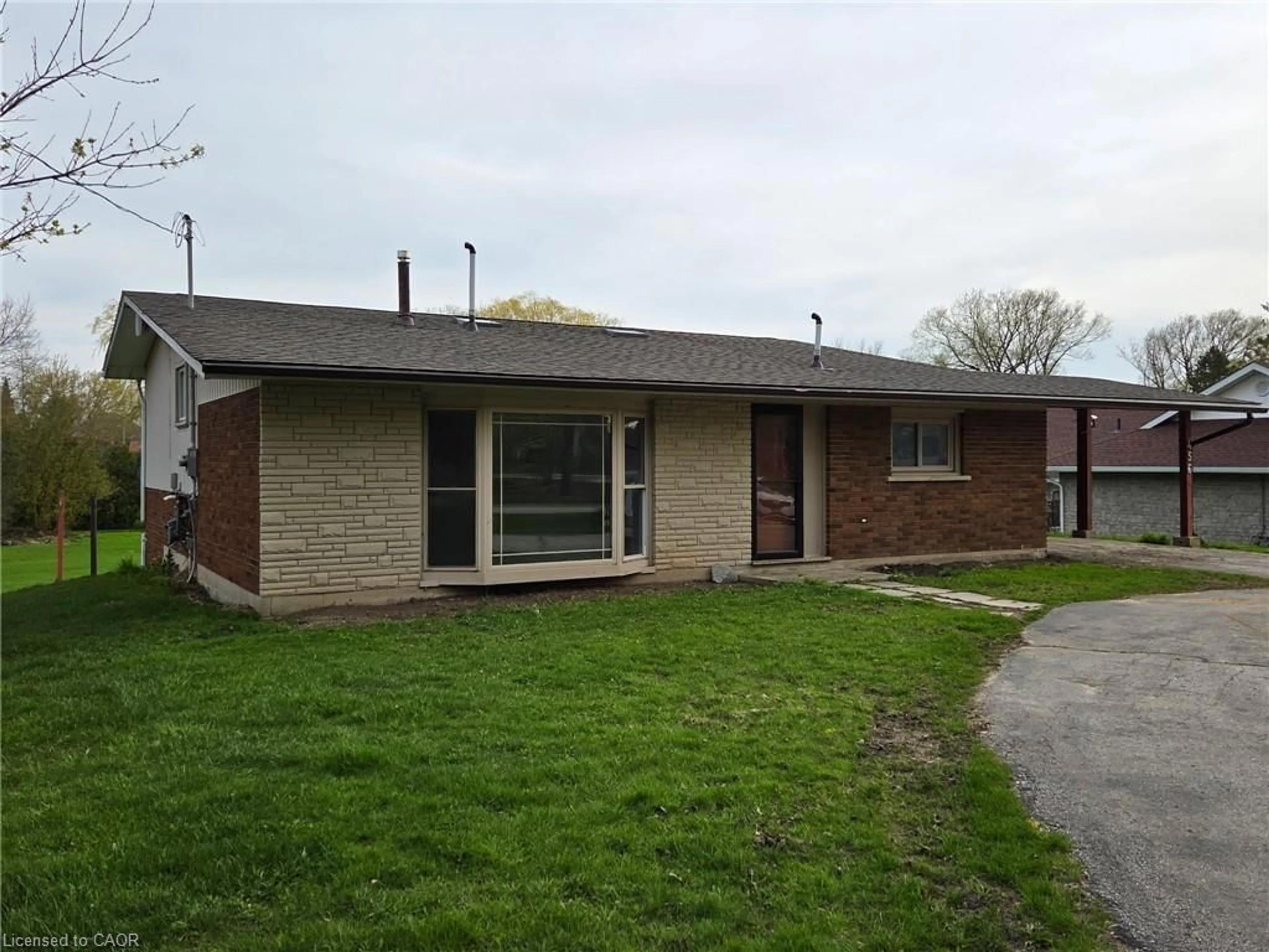 A pic from outside/outdoor area/front of a property/back of a property/a pic from drone, street for 456 Queen St, Mount Forest Ontario N0G 2L3