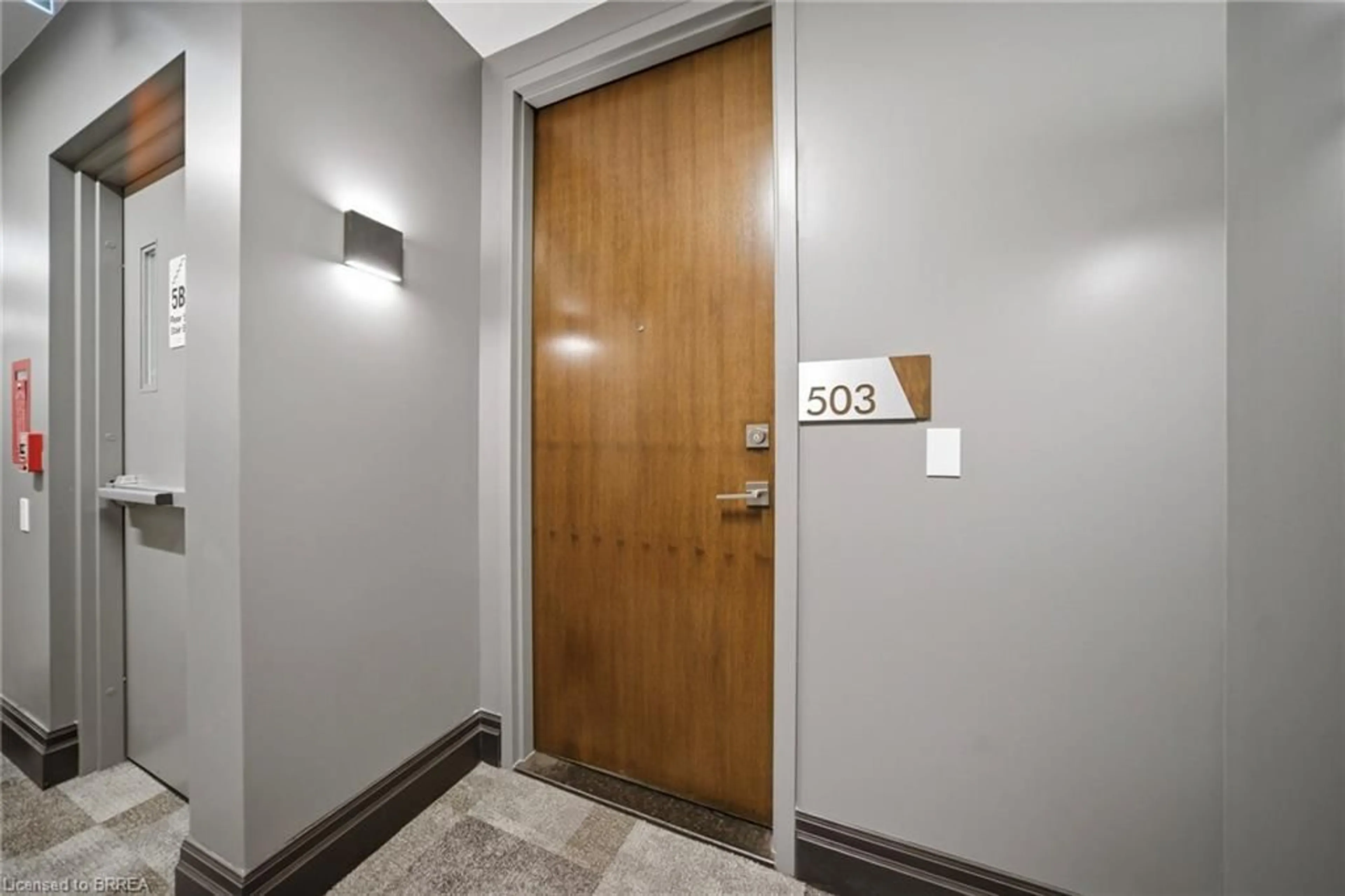 Indoor foyer for 101 Locke St #503, Hamilton Ontario L8P 4A6