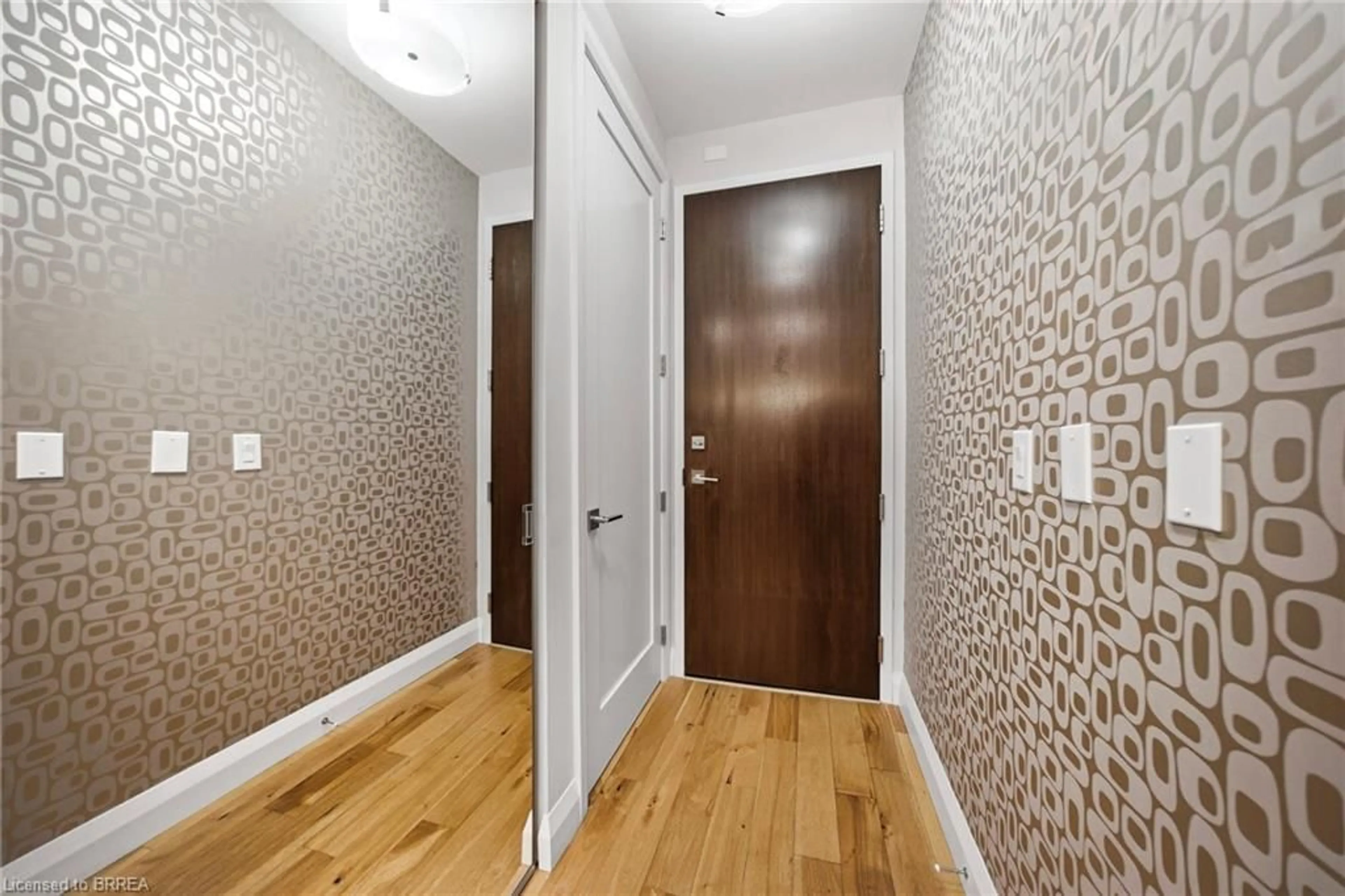 Indoor entryway for 101 Locke St #503, Hamilton Ontario L8P 4A6