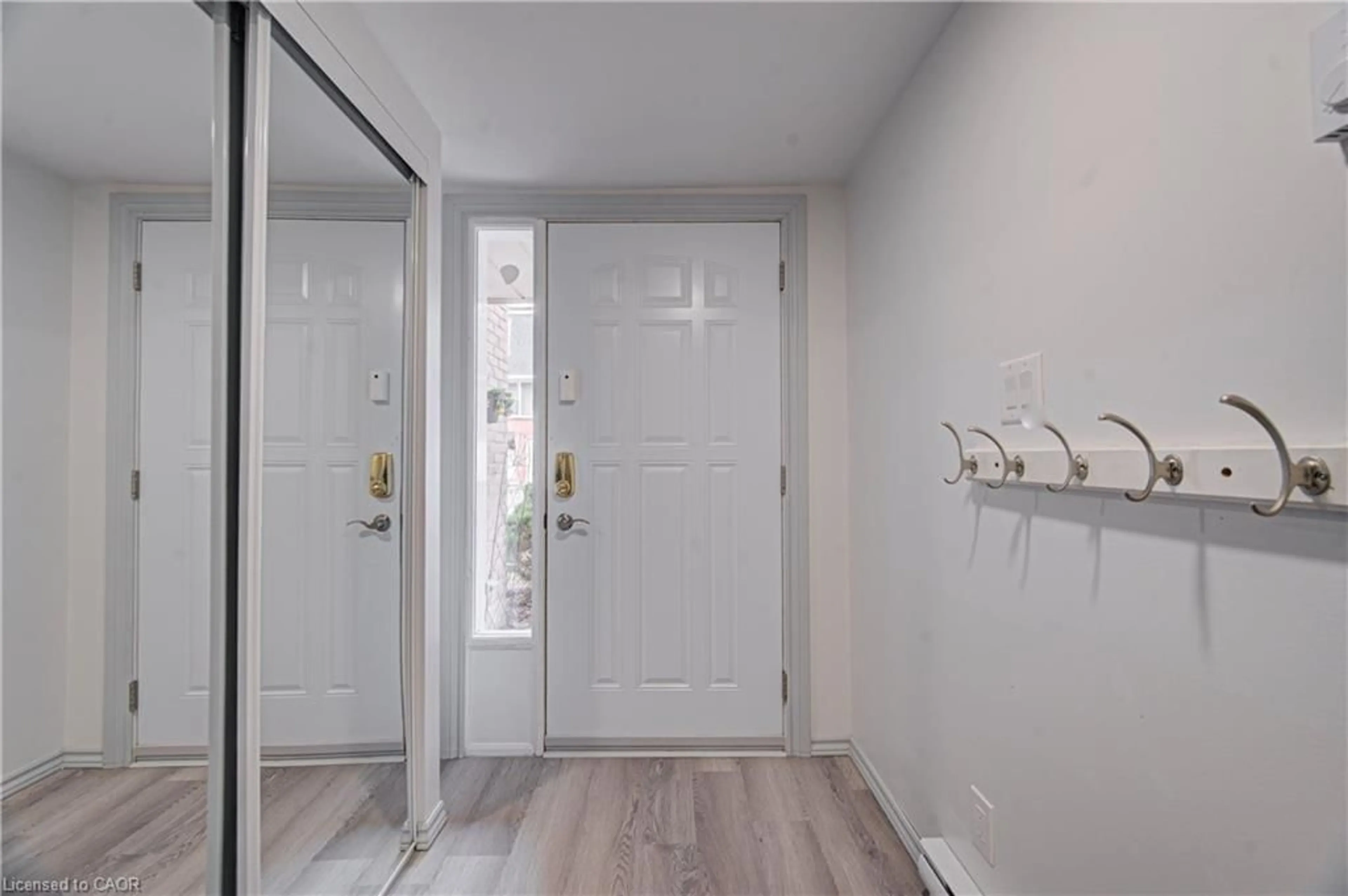 Indoor entryway for 100 Bluevale St #22, Waterloo Ontario N2J 4M9