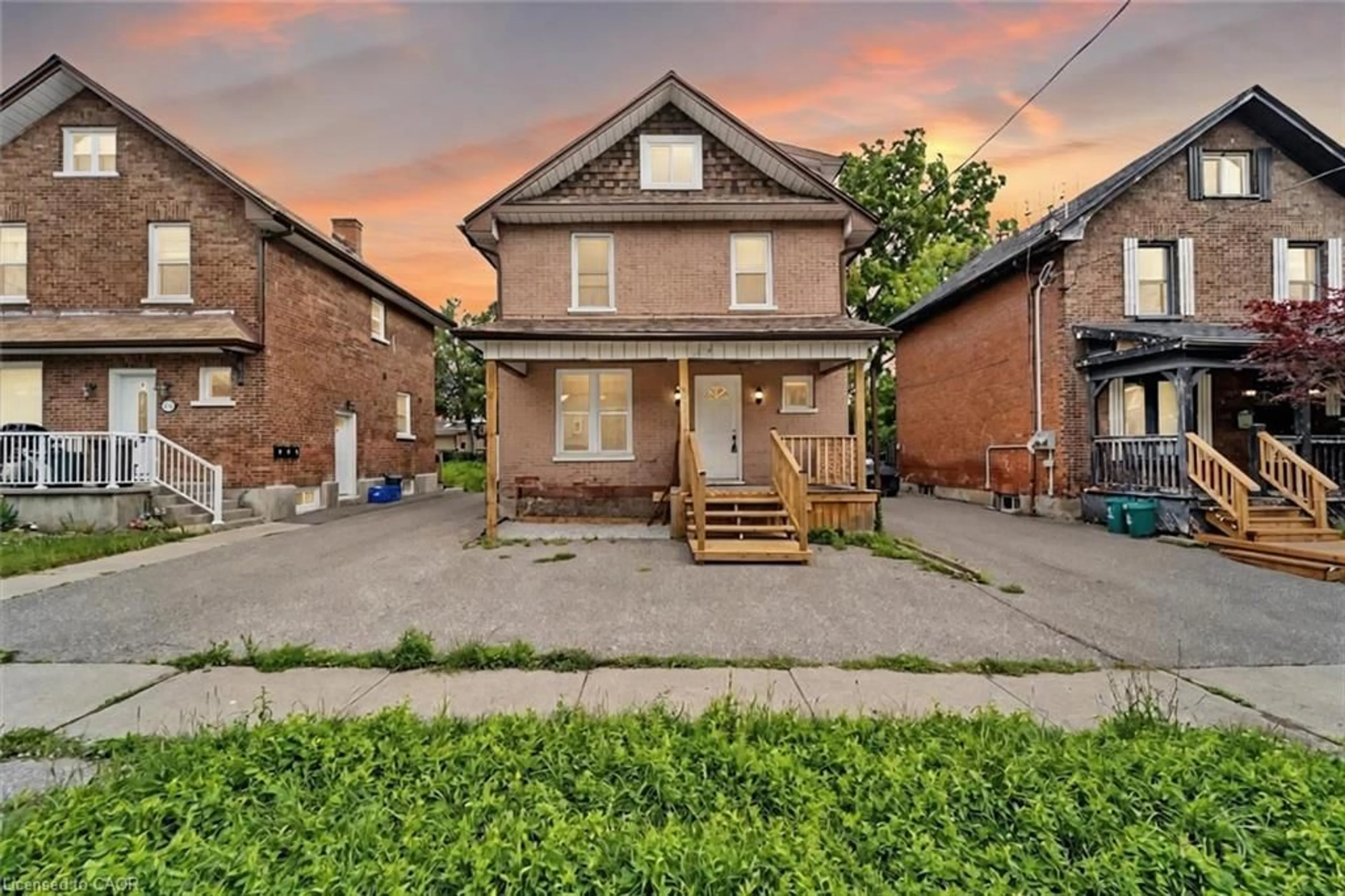 Home with brick exterior material, street for 254 Bruce St, Oshawa Ontario L1H 1R5