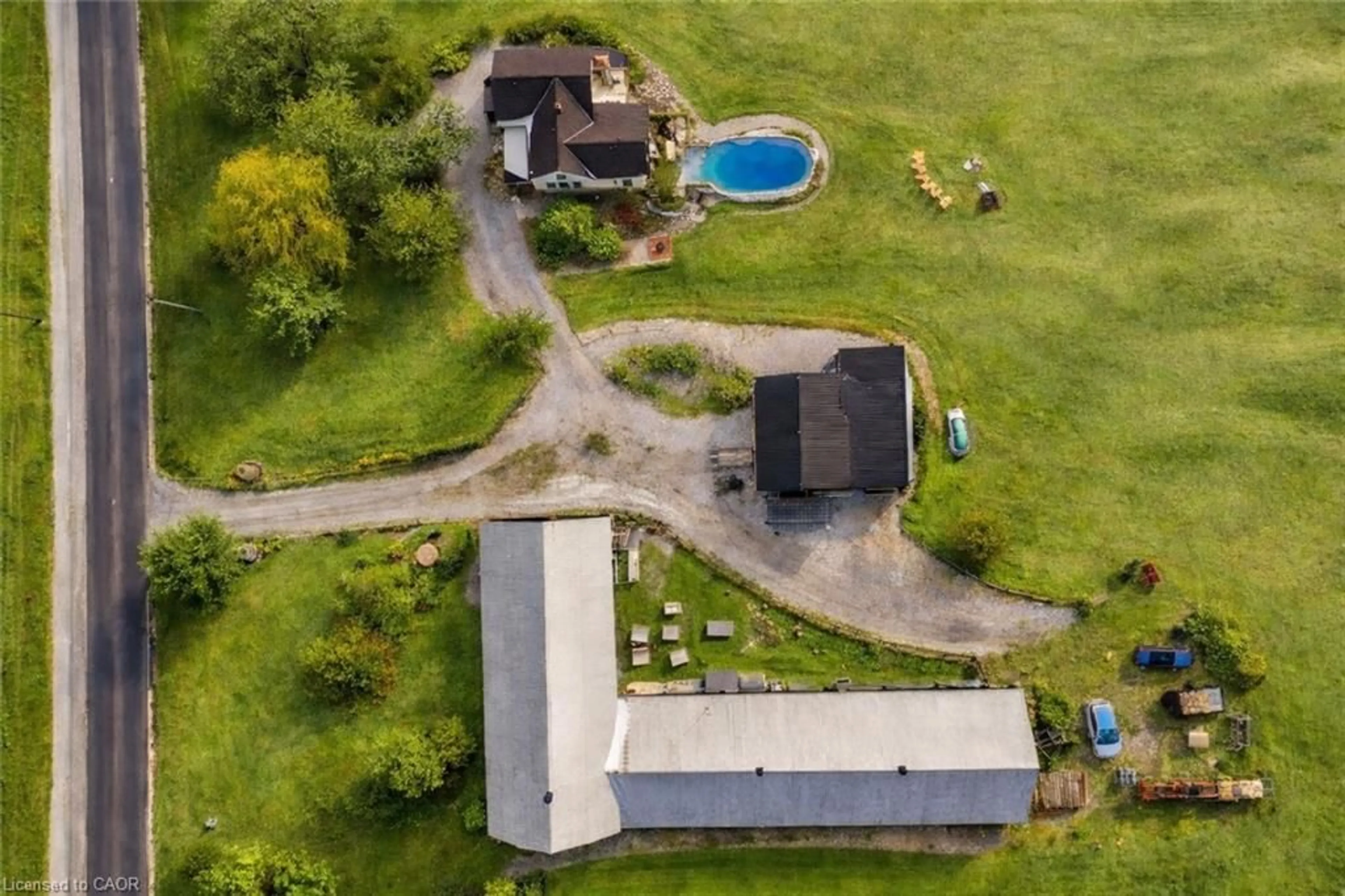 A pic from outside/outdoor area/front of a property/back of a property/a pic from drone, building for 110 Cream St, Fenwick Ontario L0S 1C0