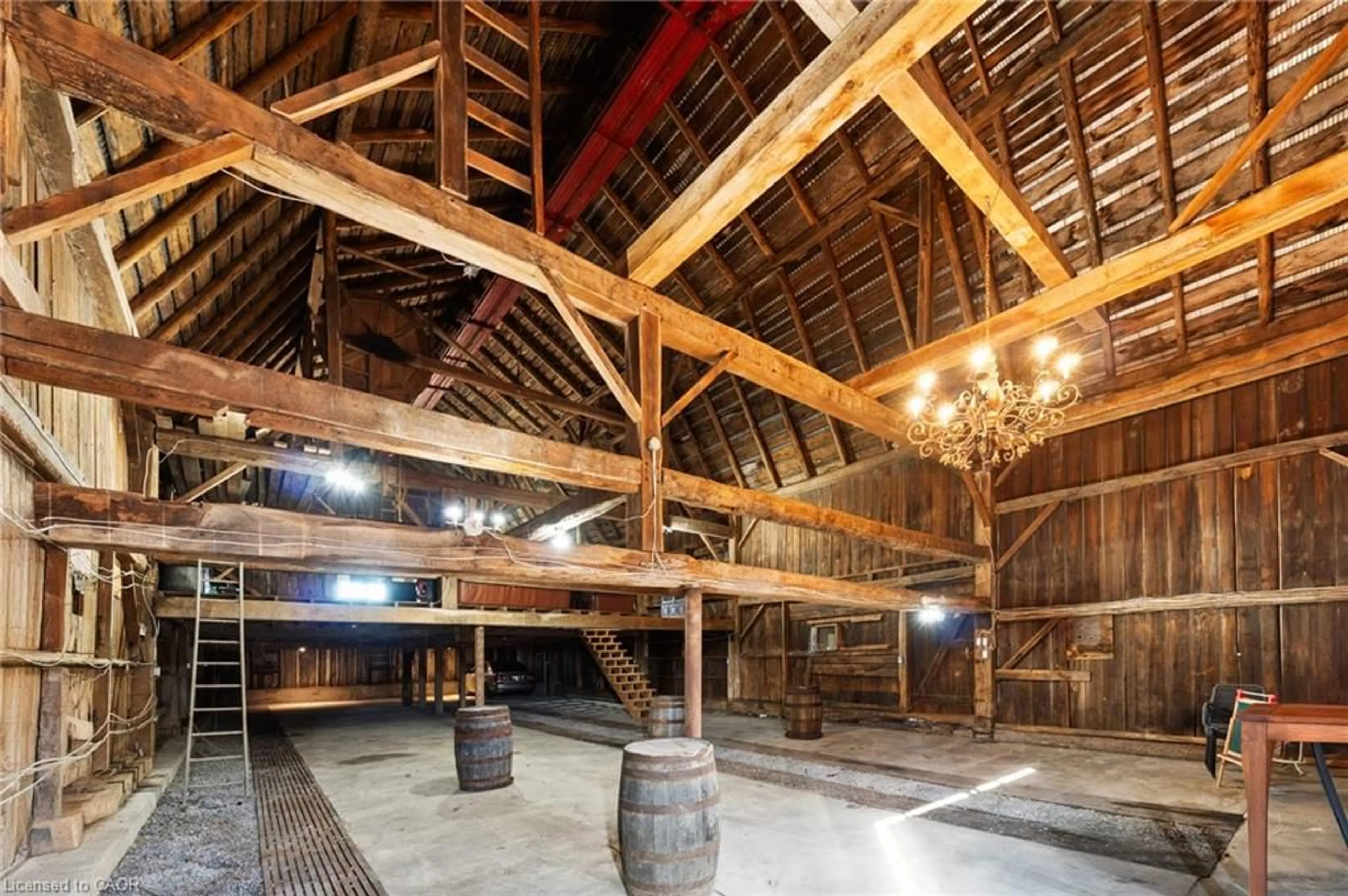 Indoor foyer for 110 Cream St, Fenwick Ontario L0S 1C0