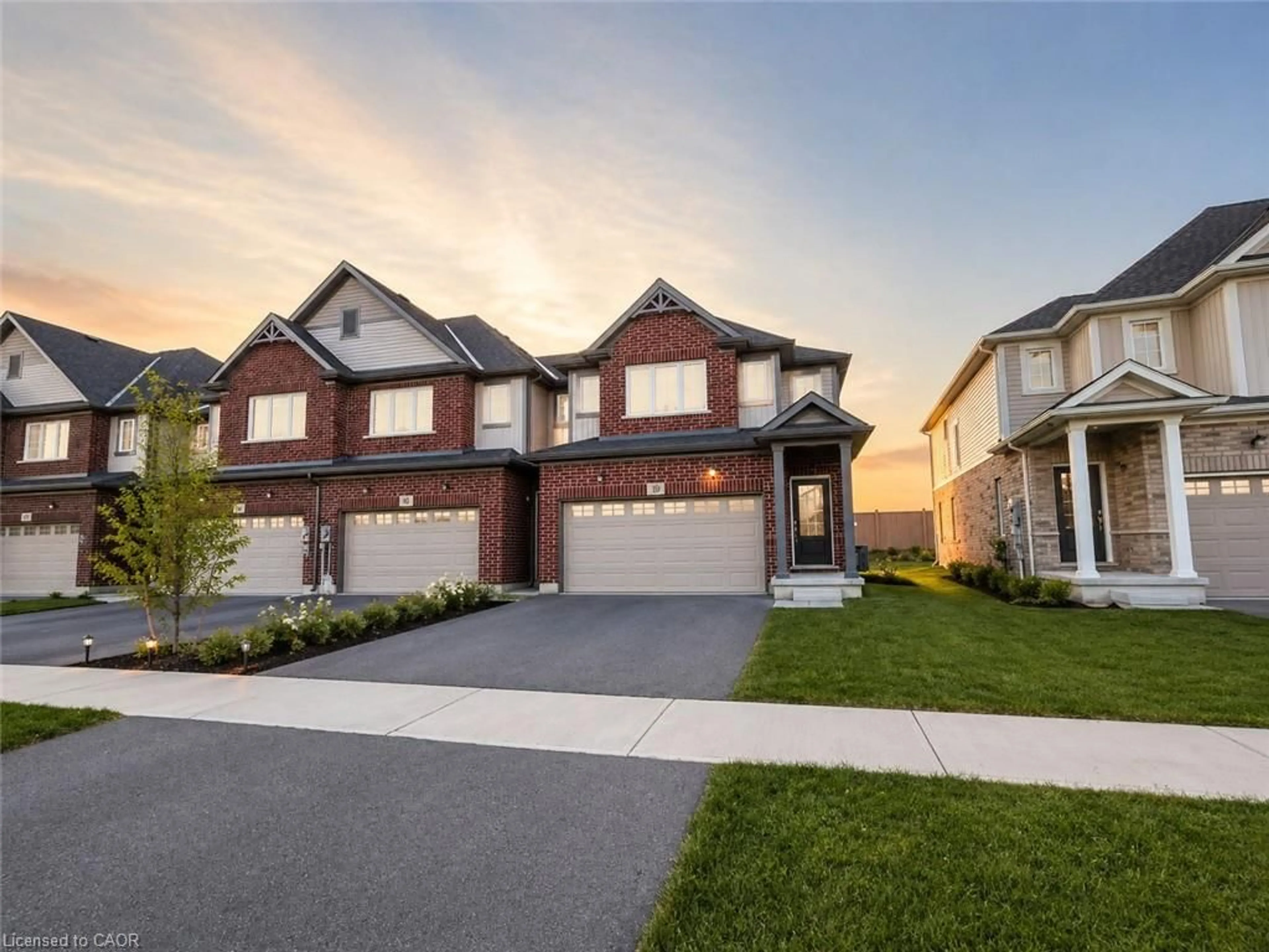 Home with brick exterior material, street for 95 Bur Oak Dr, Thorold Ontario L2V 0L8
