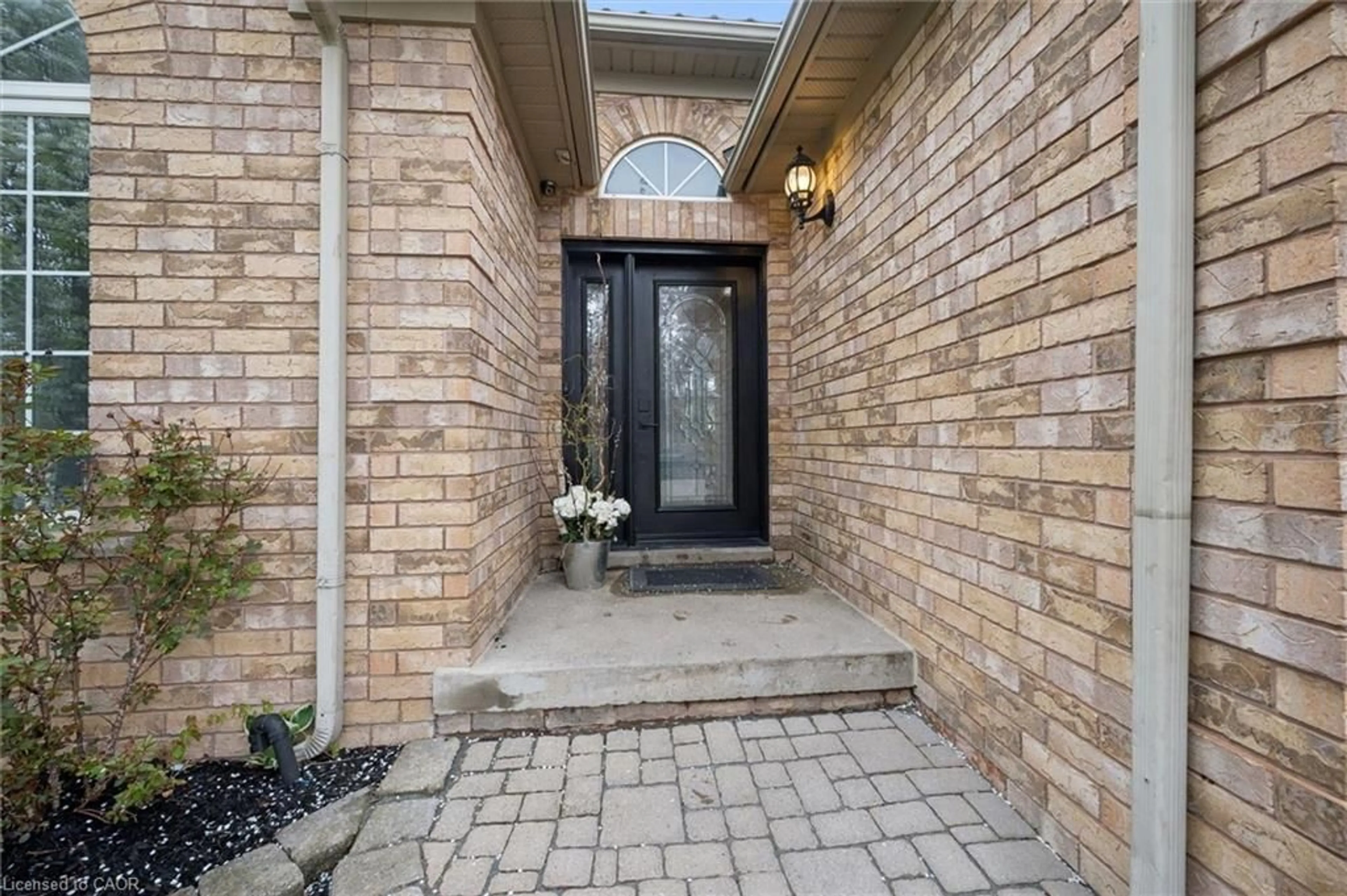 Indoor entryway for 44 Mcnichol Dr, Cambridge Ontario N1P 1C9