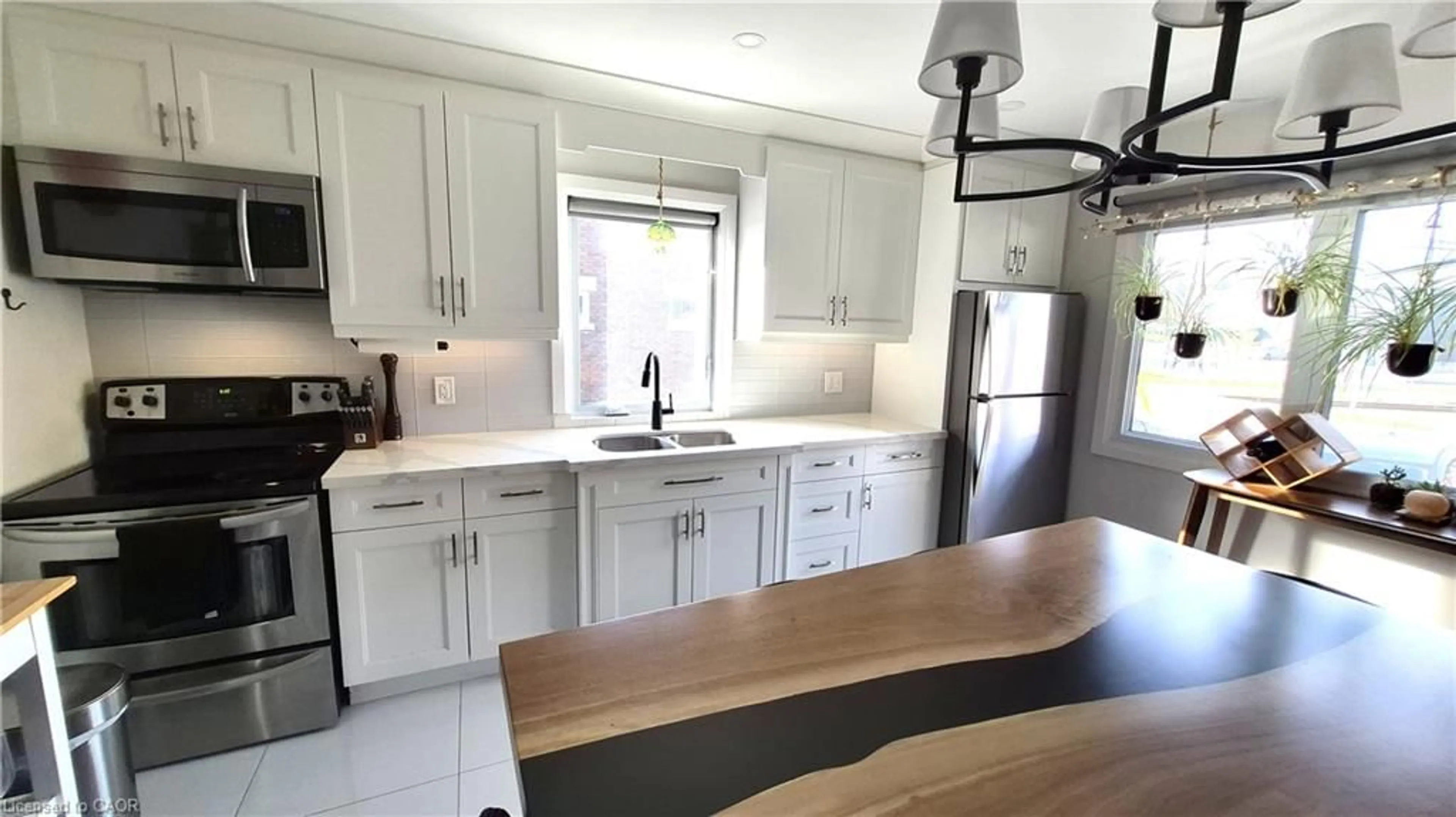 Open concept kitchen, unknown for 129 Moore Ave, Waterloo Ontario N2J 1X4