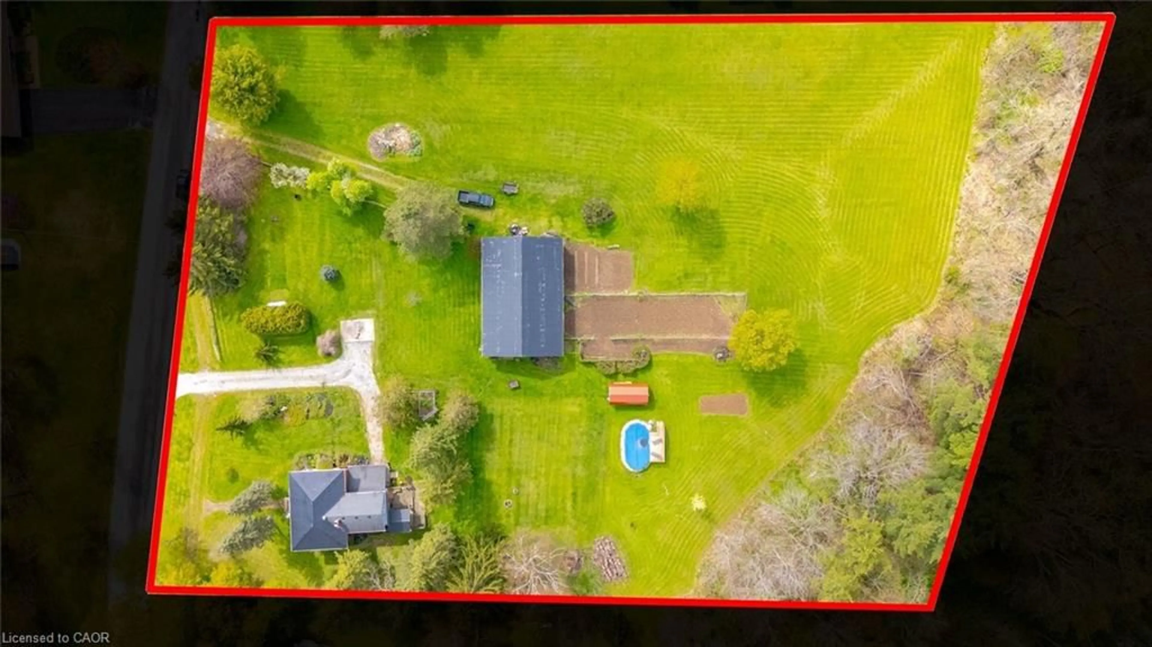 A pic from outside/outdoor area/front of a property/back of a property/a pic from drone, unknown for 988 Ireland Rd, Simcoe Ontario N3Y 4K2