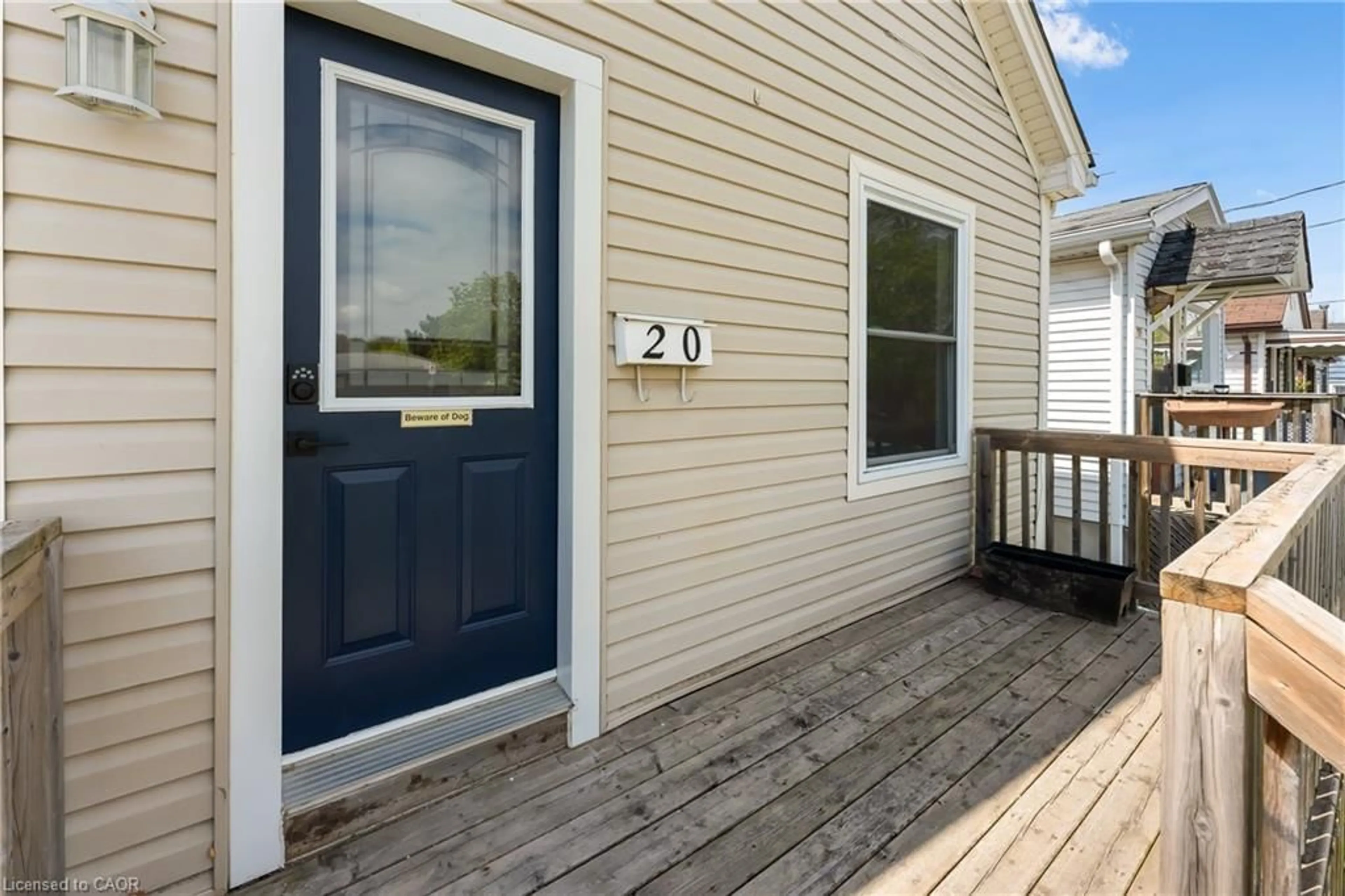 Home with vinyl exterior material, street for 20 Lloyd St, St. Catharines Ontario L2S 2N8