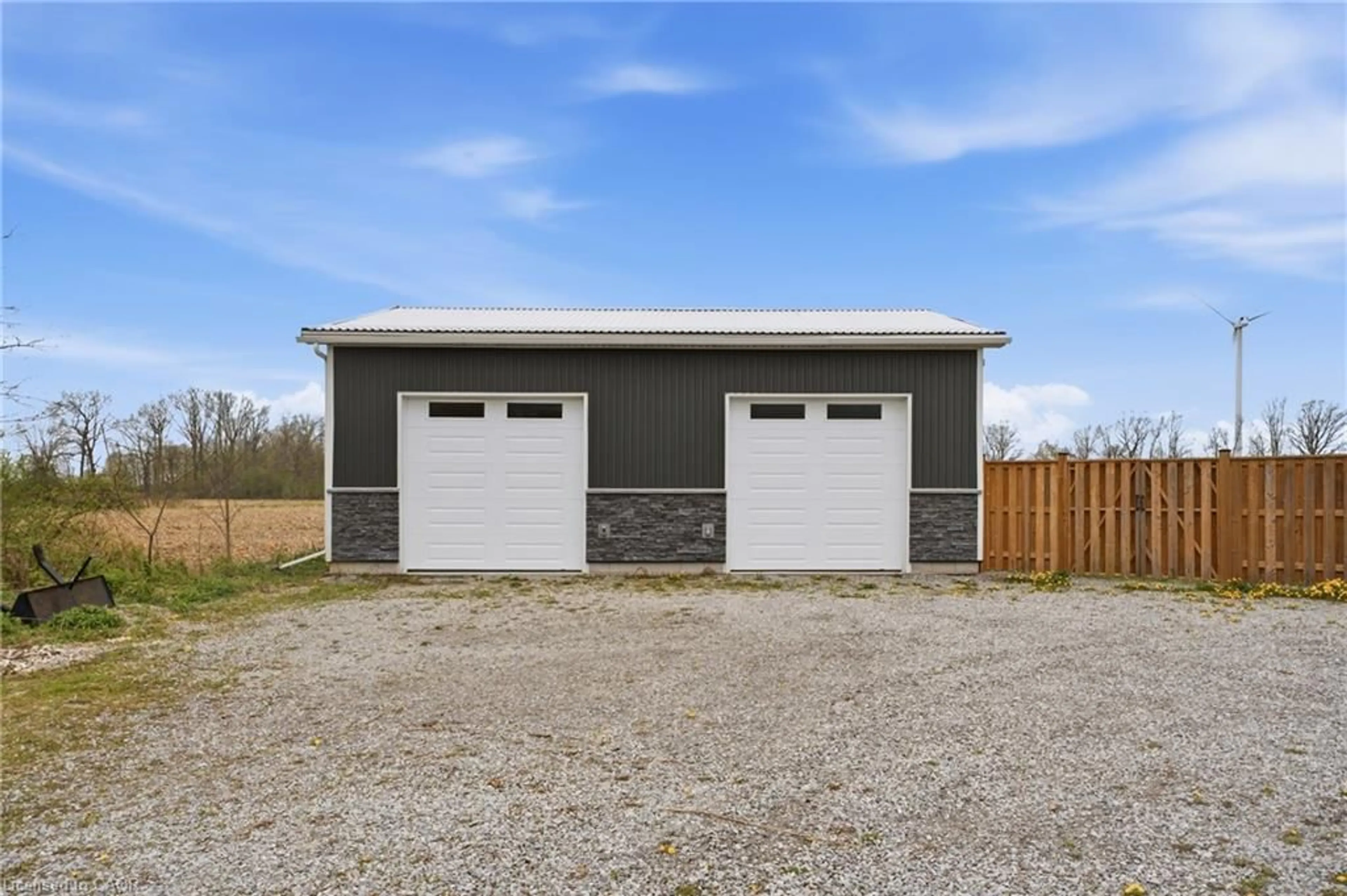 Indoor garage for 2410 Abingdon Rd, Caistor Centre Ontario L0R 1E0