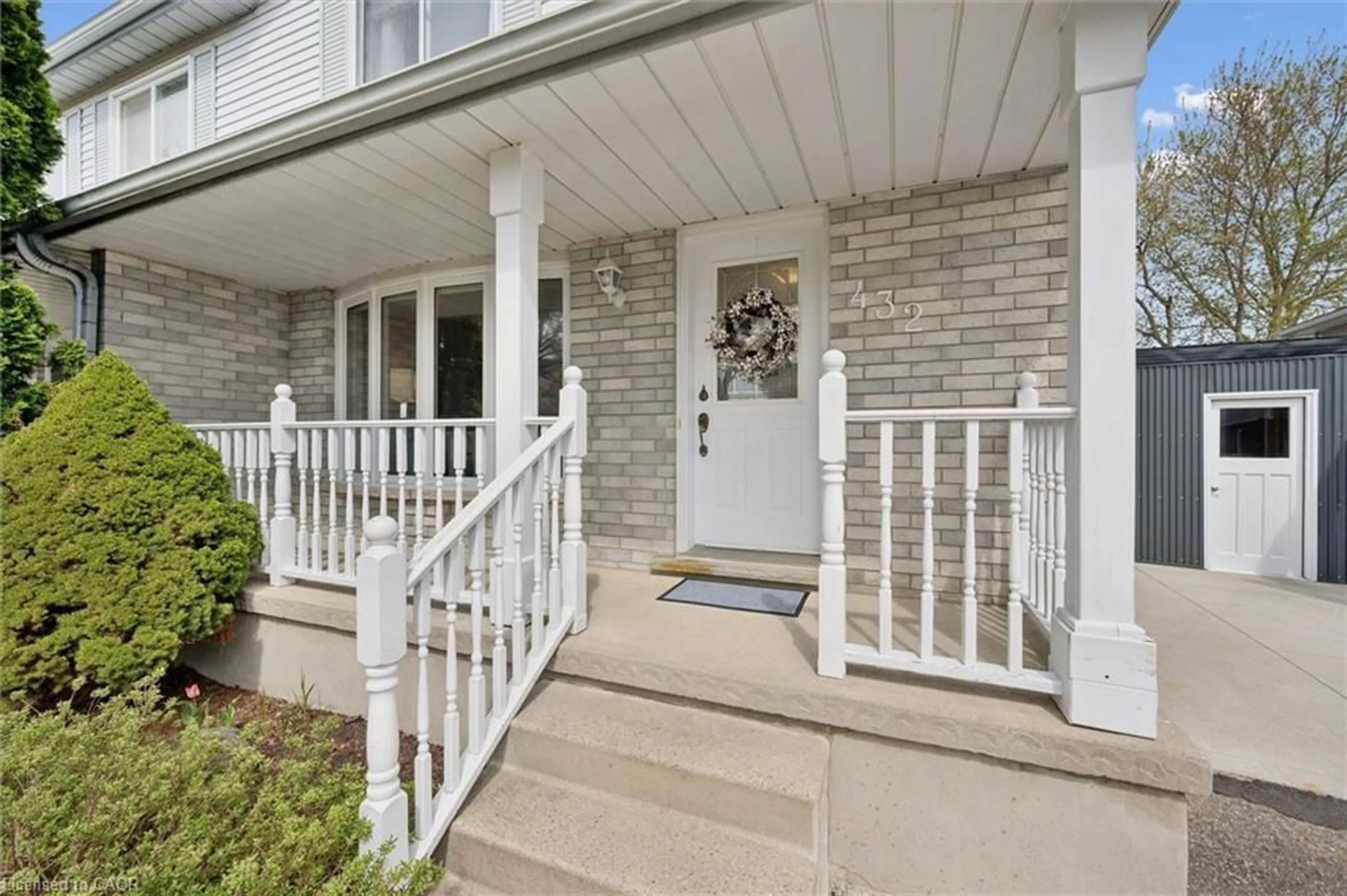 Indoor entryway for 432 Bankside Cres, Kitchener Ontario N2N 3E5
