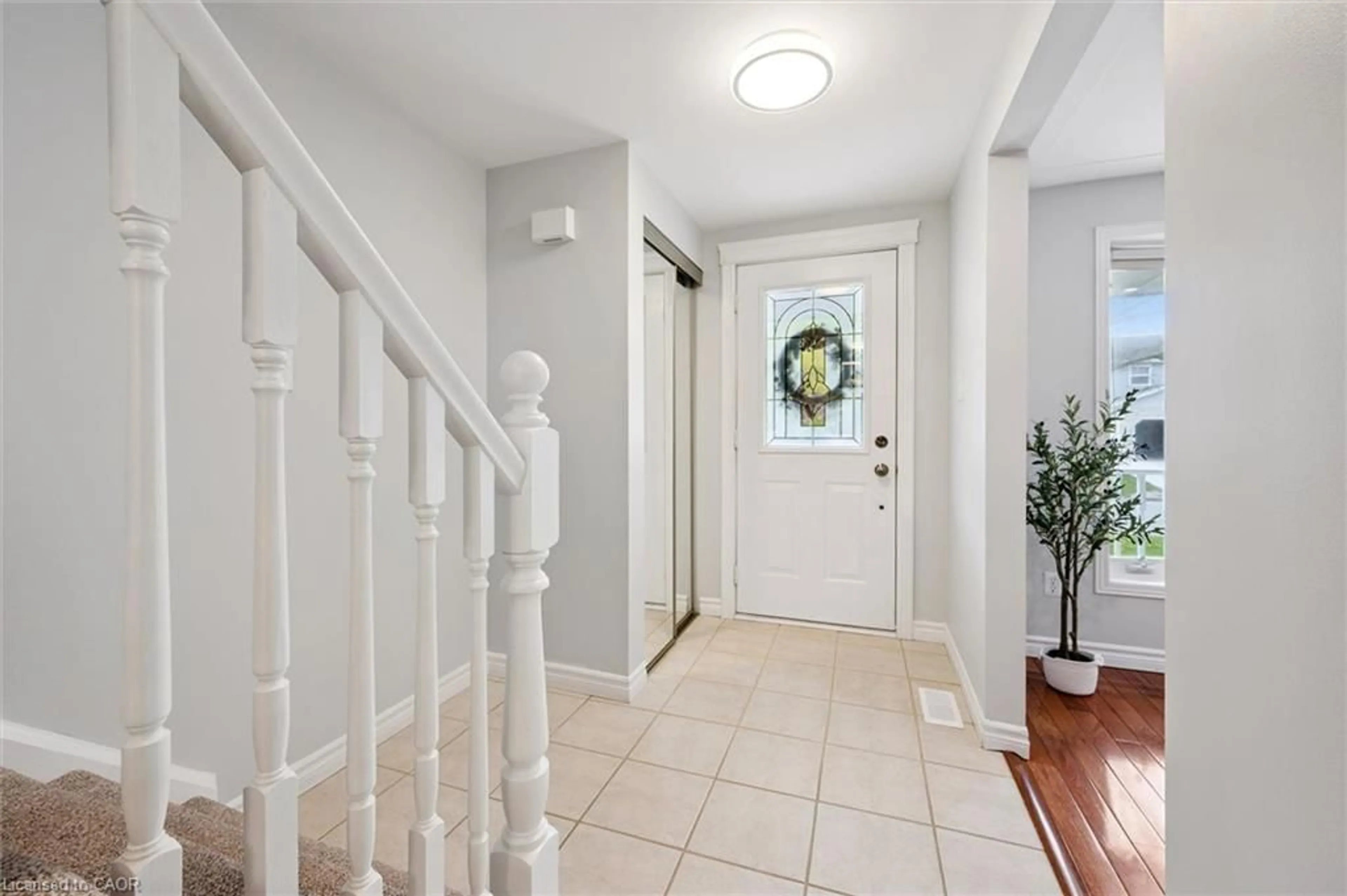 Indoor entryway for 432 Bankside Cres, Kitchener Ontario N2N 3E5