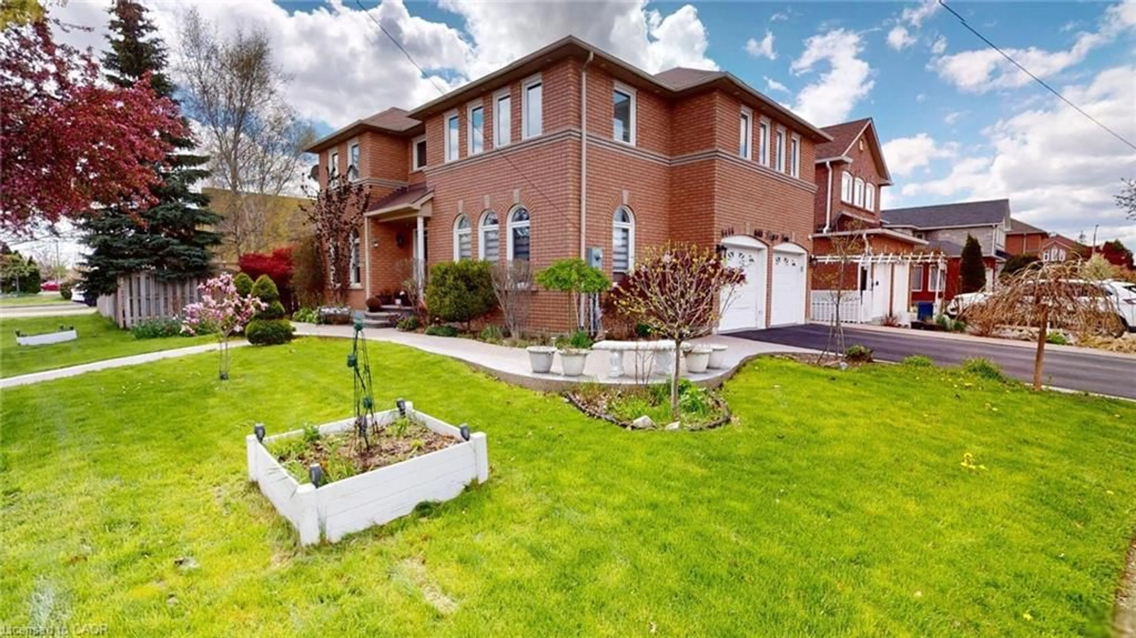 Home with brick exterior material, street for 6466 Lisgar Dr, Mississauga Ontario L5N 6X3