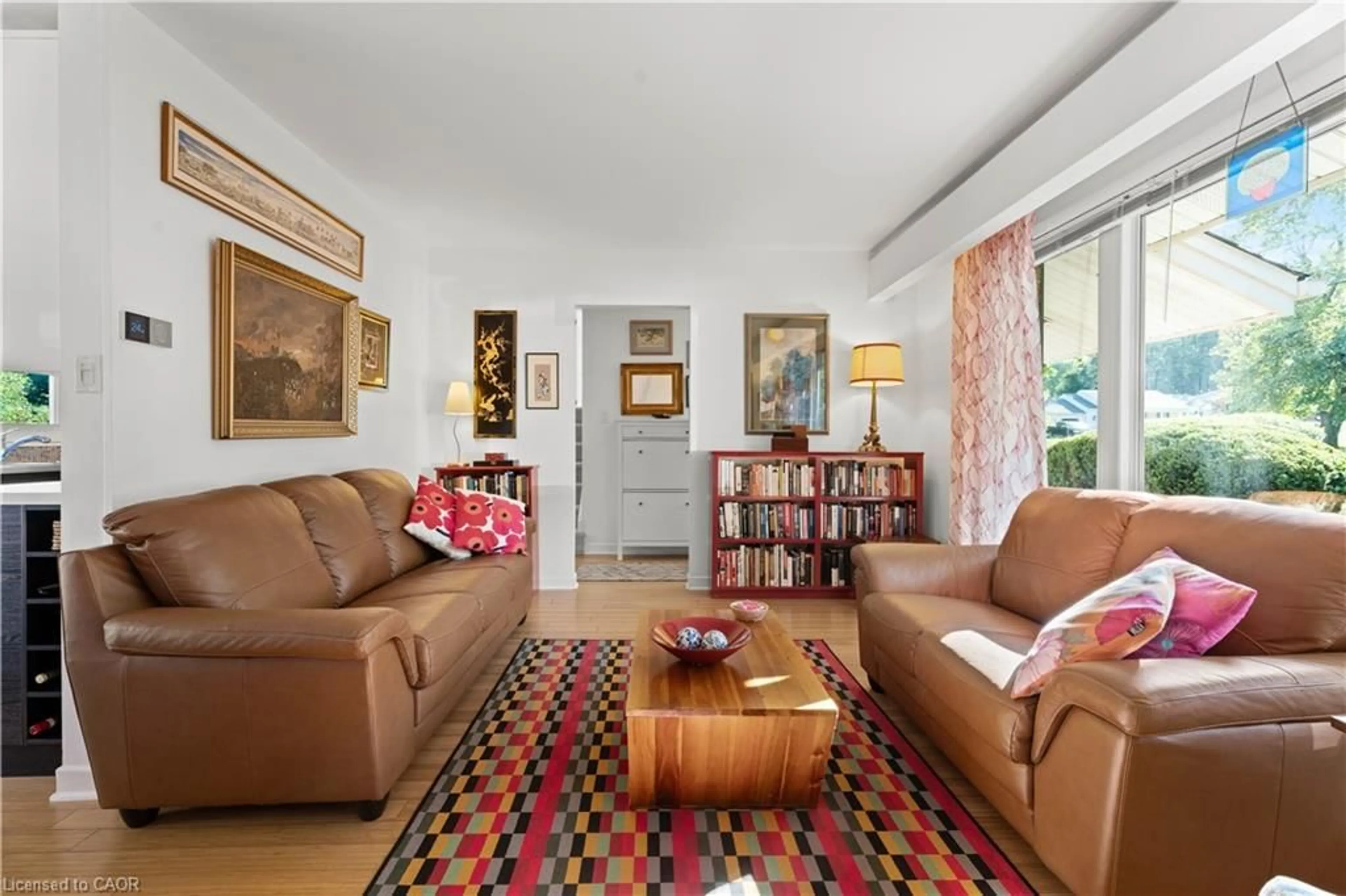 Living room with furniture, unknown for 1327 Pelham St, Fonthill Ontario L0S 1E0
