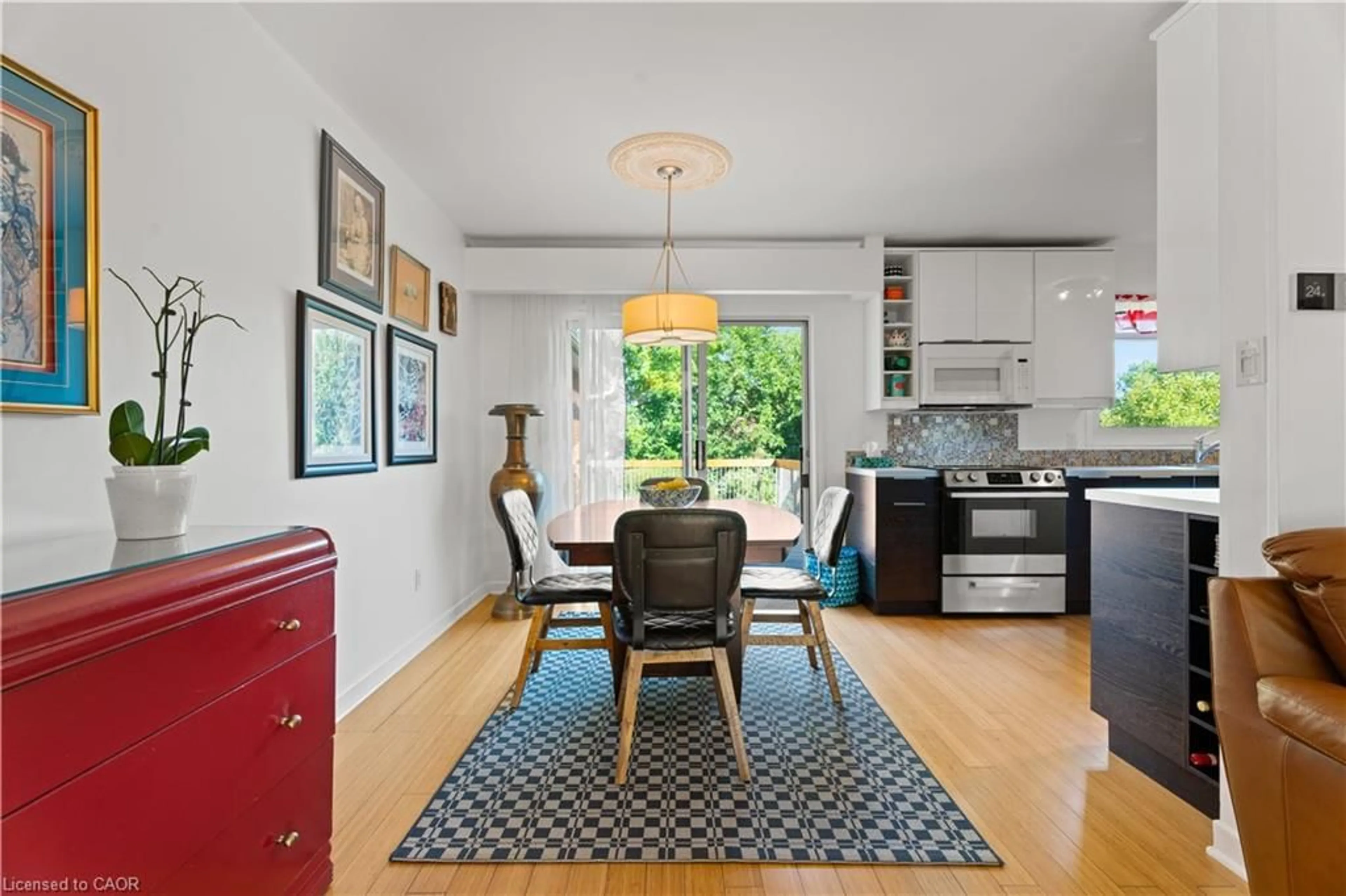 Open concept kitchen, unknown for 1327 Pelham St, Fonthill Ontario L0S 1E0