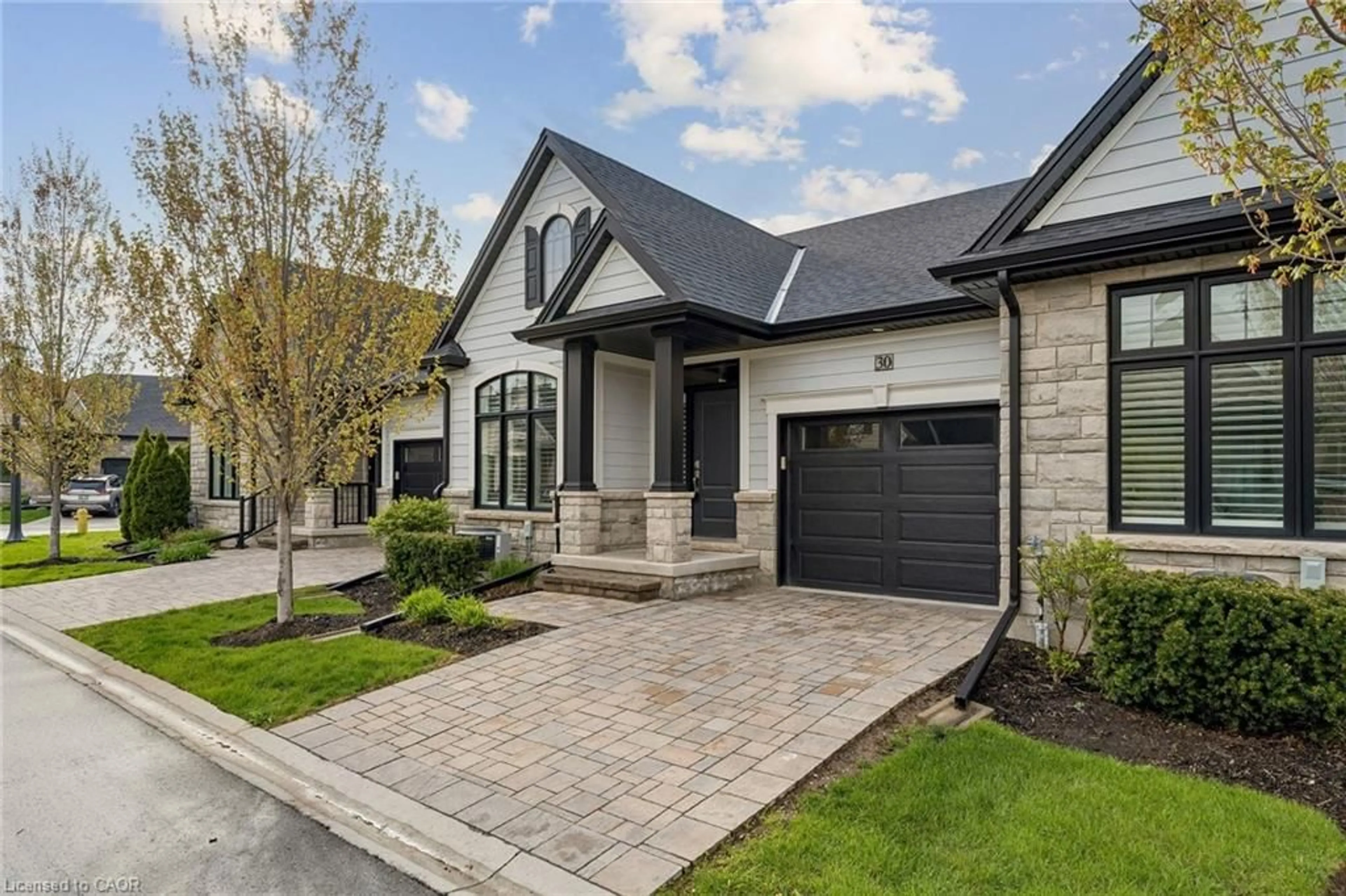 Home with brick exterior material, street for 525 Niagara St Pkg St, St. Catharines Ontario L2M 0C5