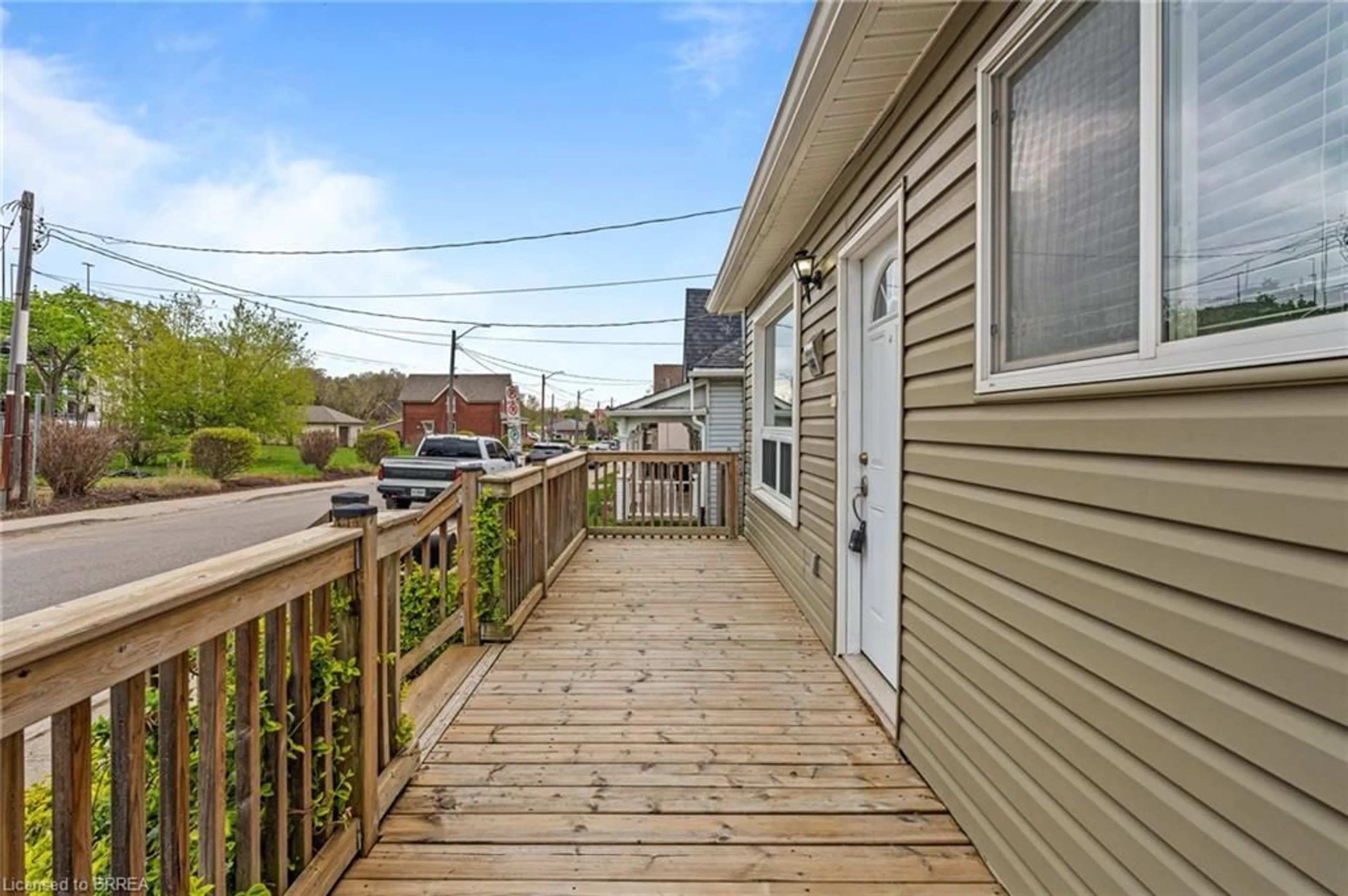 Patio, street for 44 Lawrence St, Brantford Ontario N3R 1A7
