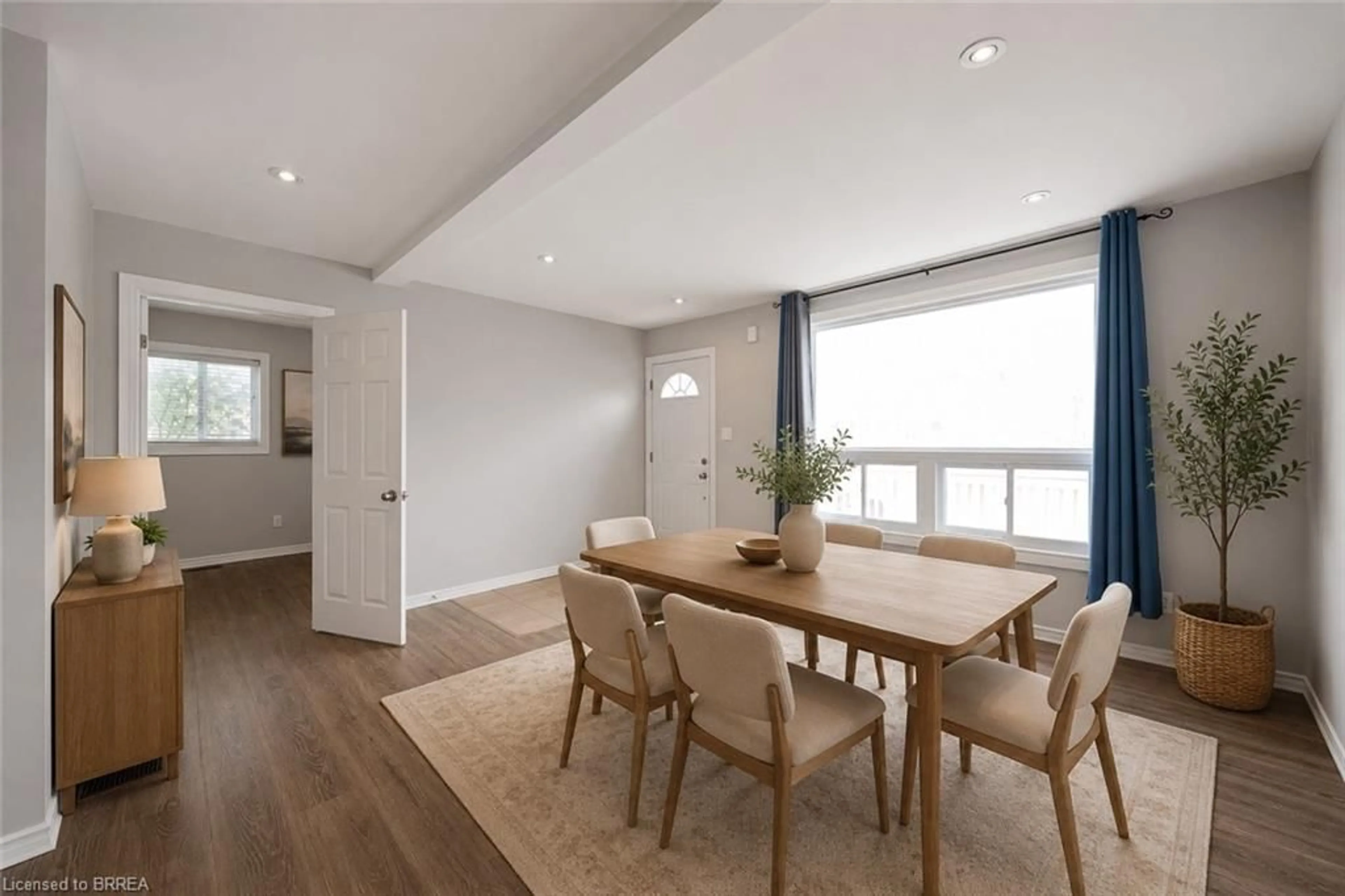 Dining room, wood/laminate floor for 44 Lawrence St, Brantford Ontario N3R 1A7