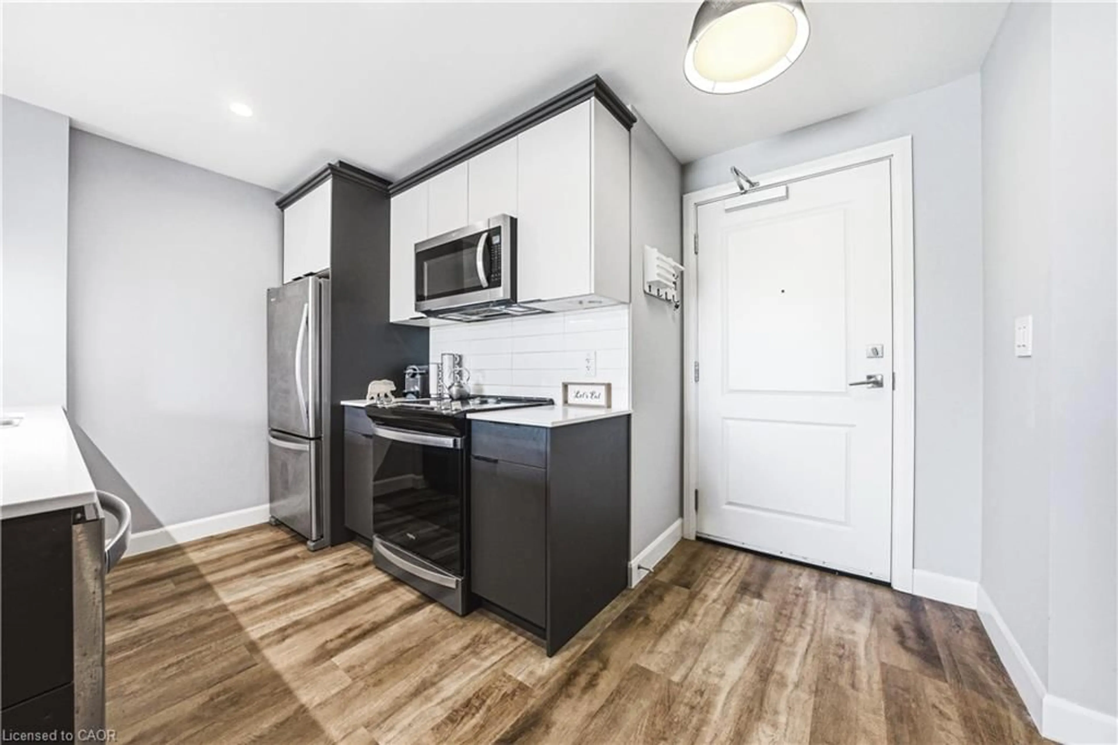 Standard kitchen, unknown for 34 Norman St #111, Brantford Ontario N3R 2Y1