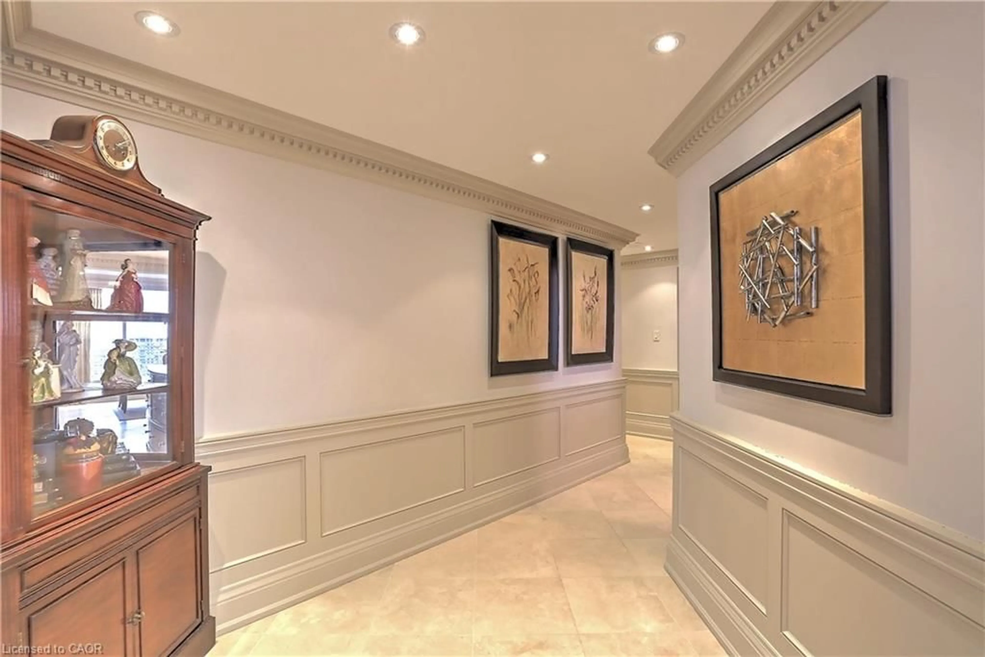 Indoor foyer for 2045 Lakeshore Blvd #4107, Toronto Ontario M8V 2Z6