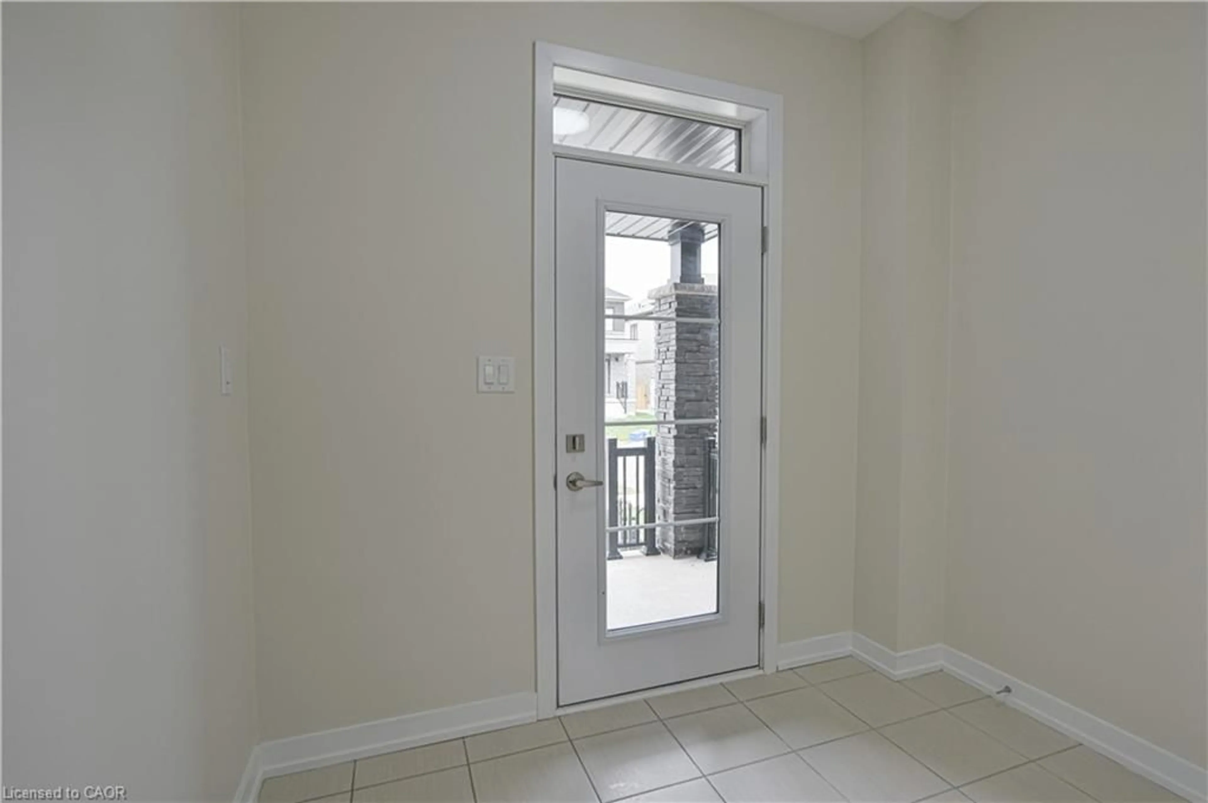 Indoor entryway for 4 Owl Lane, Caledonia Ontario N3W 0G4