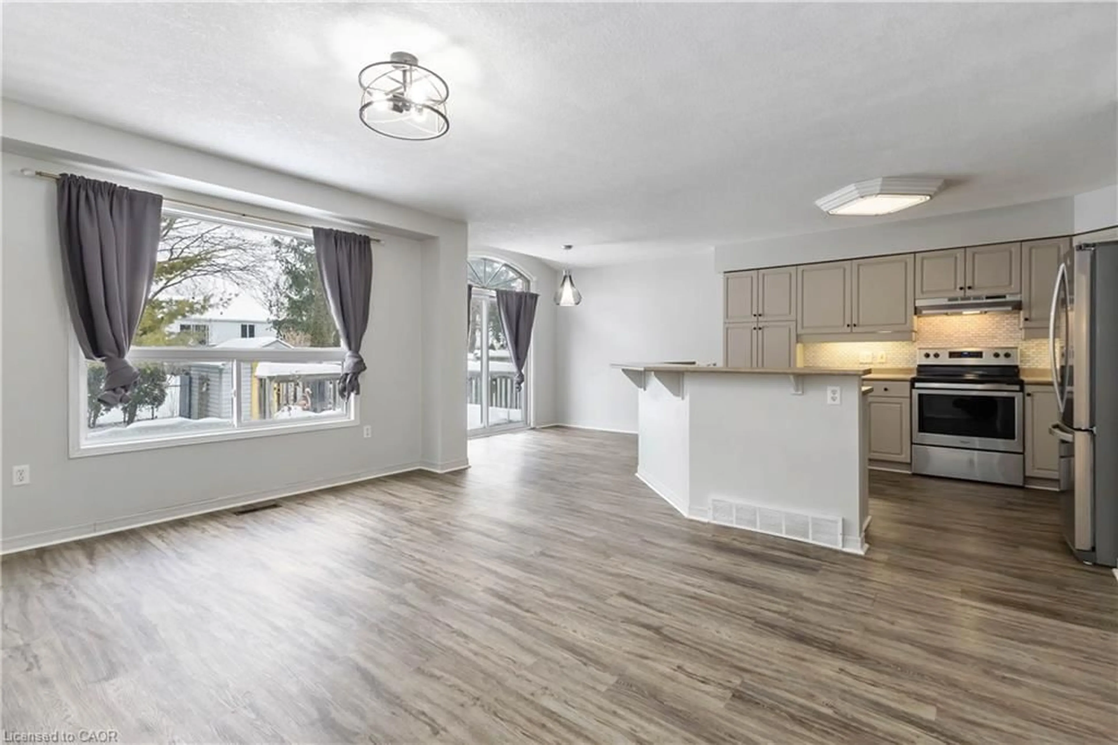Open concept kitchen, wood/laminate floor for 21 Axford Pky, St. Thomas Ontario N5R 6E6