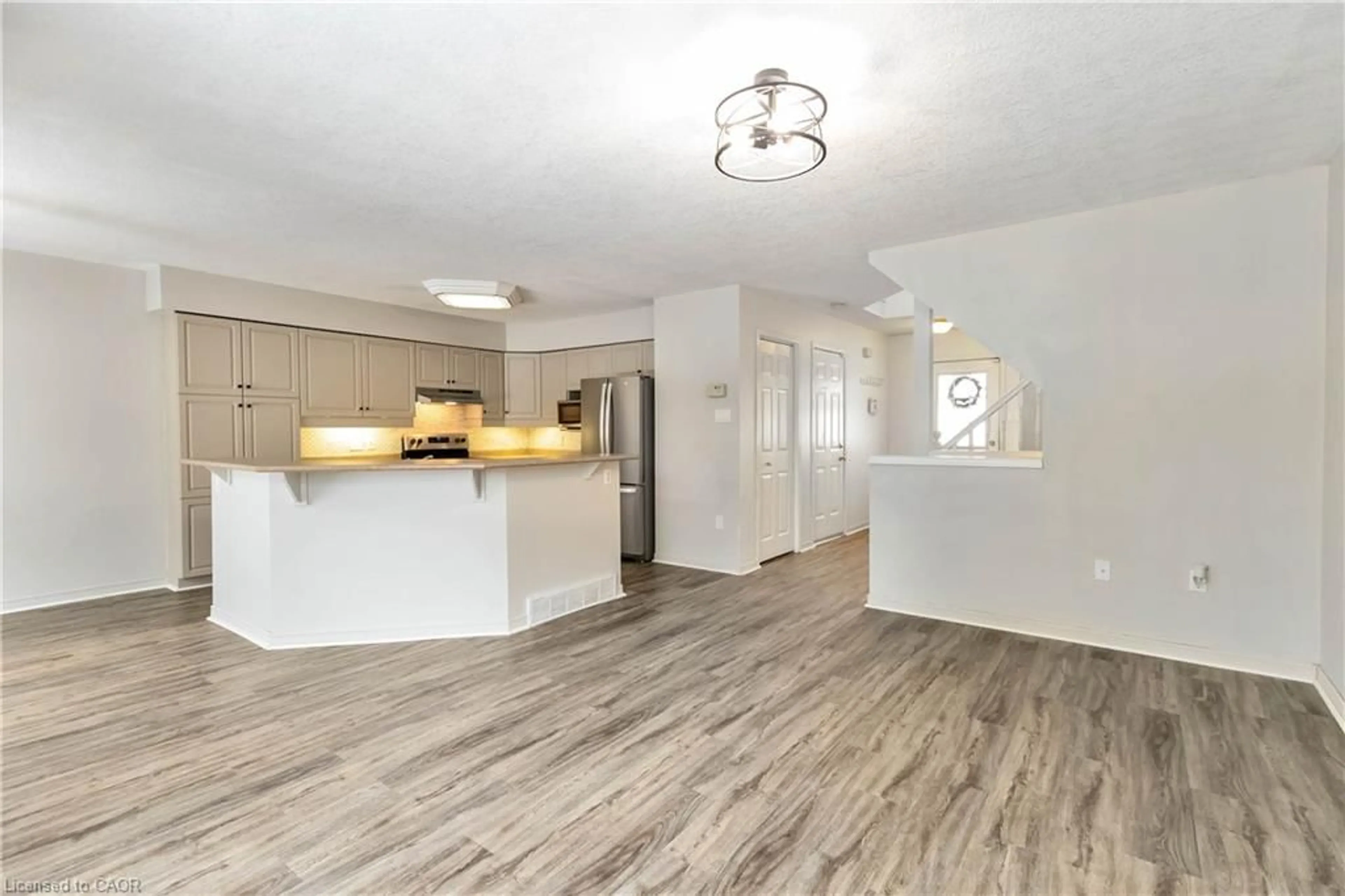 Open concept kitchen, wood/laminate floor for 21 Axford Pky, St. Thomas Ontario N5R 6E6