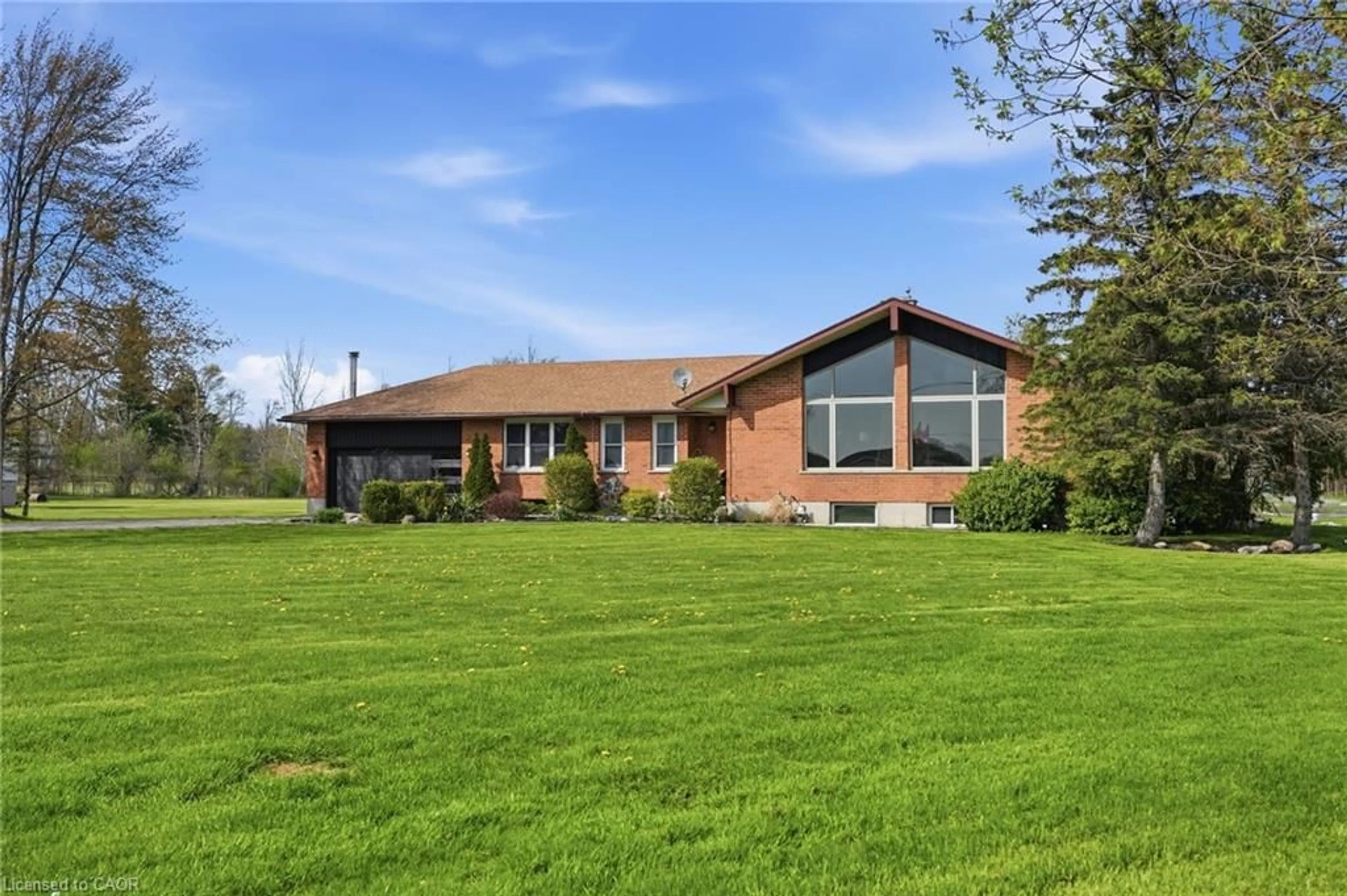 A pic from outside/outdoor area/front of a property/back of a property/a pic from drone, unknown for 116 Haldimand Road 17, Dunnville Ontario N1A 2W4