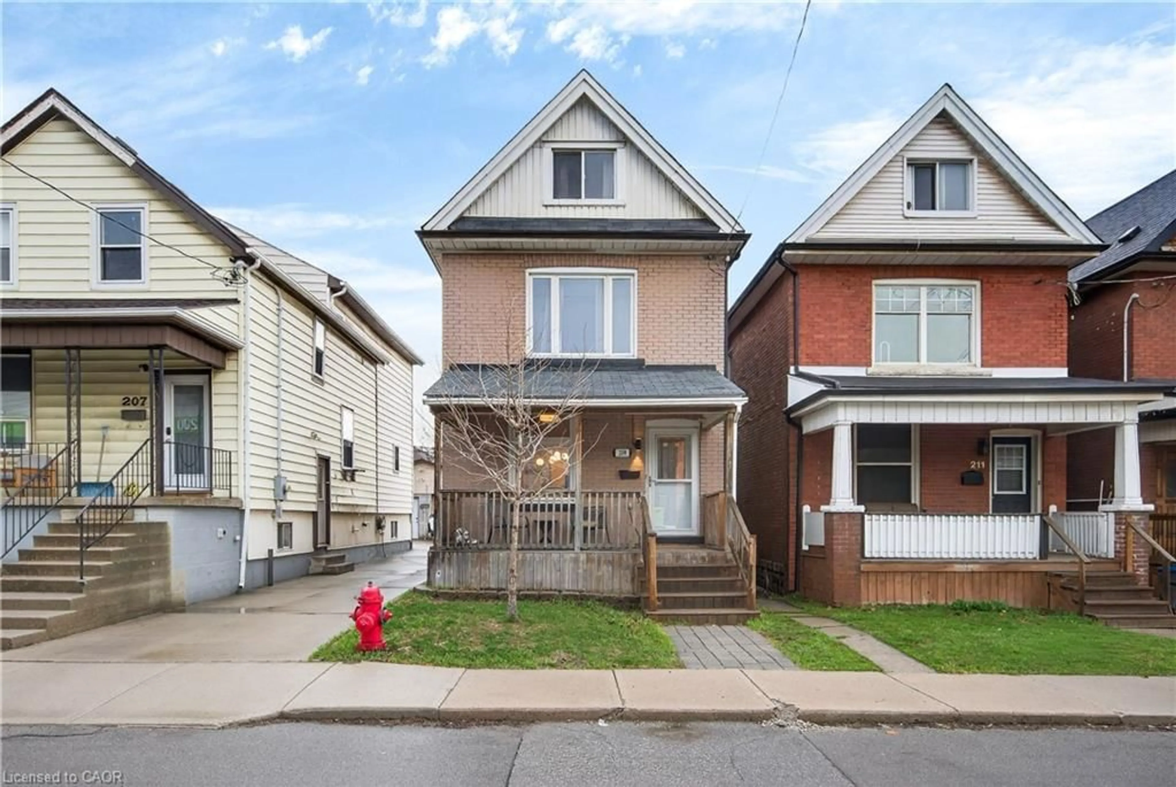 Home with brick exterior material, street for 209 Glendale Ave, Hamilton Ontario L8L 7K2