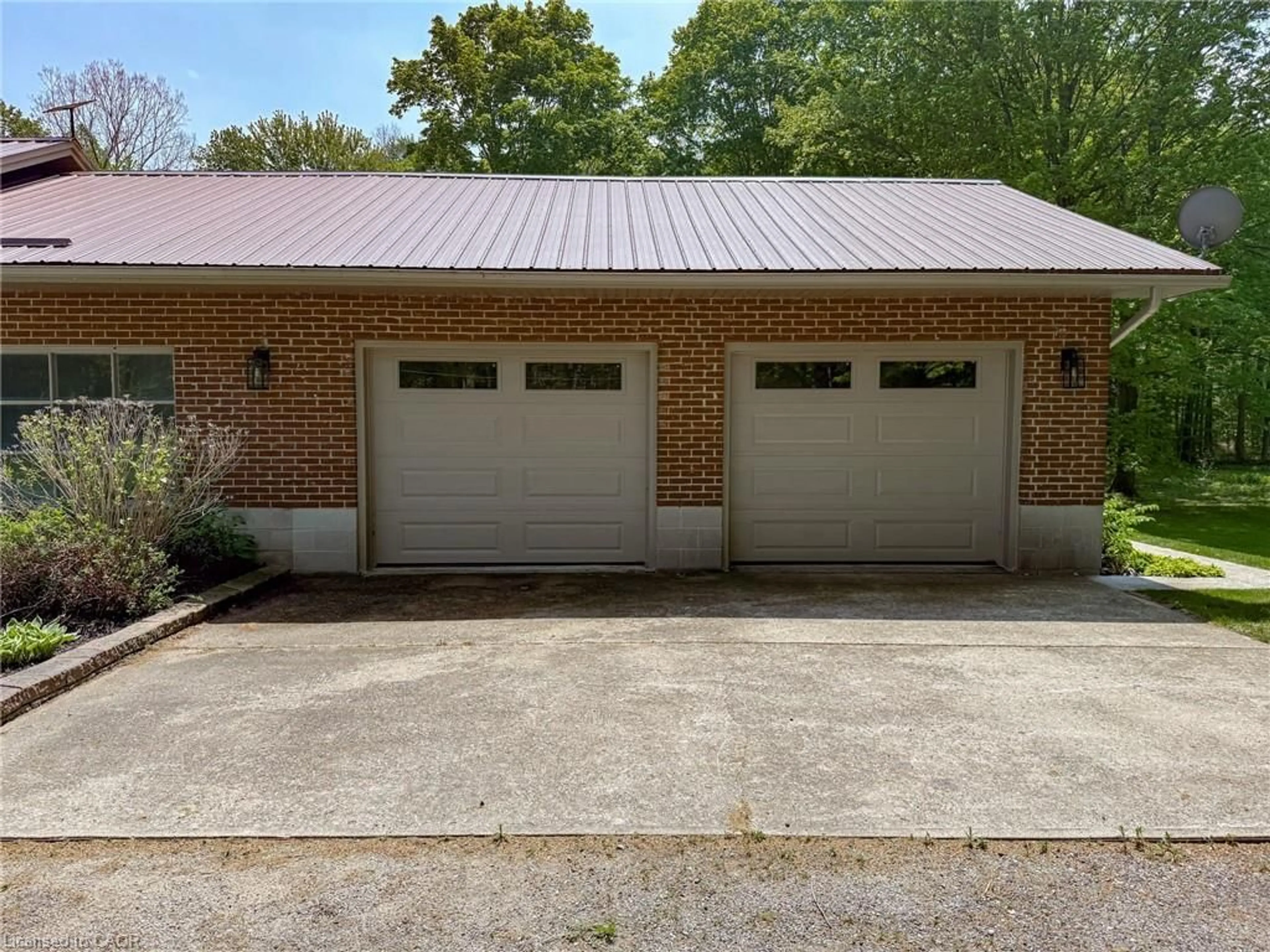 Indoor garage for 890 3rd Concession Rd, Port Rowan Ontario N0E 1M0