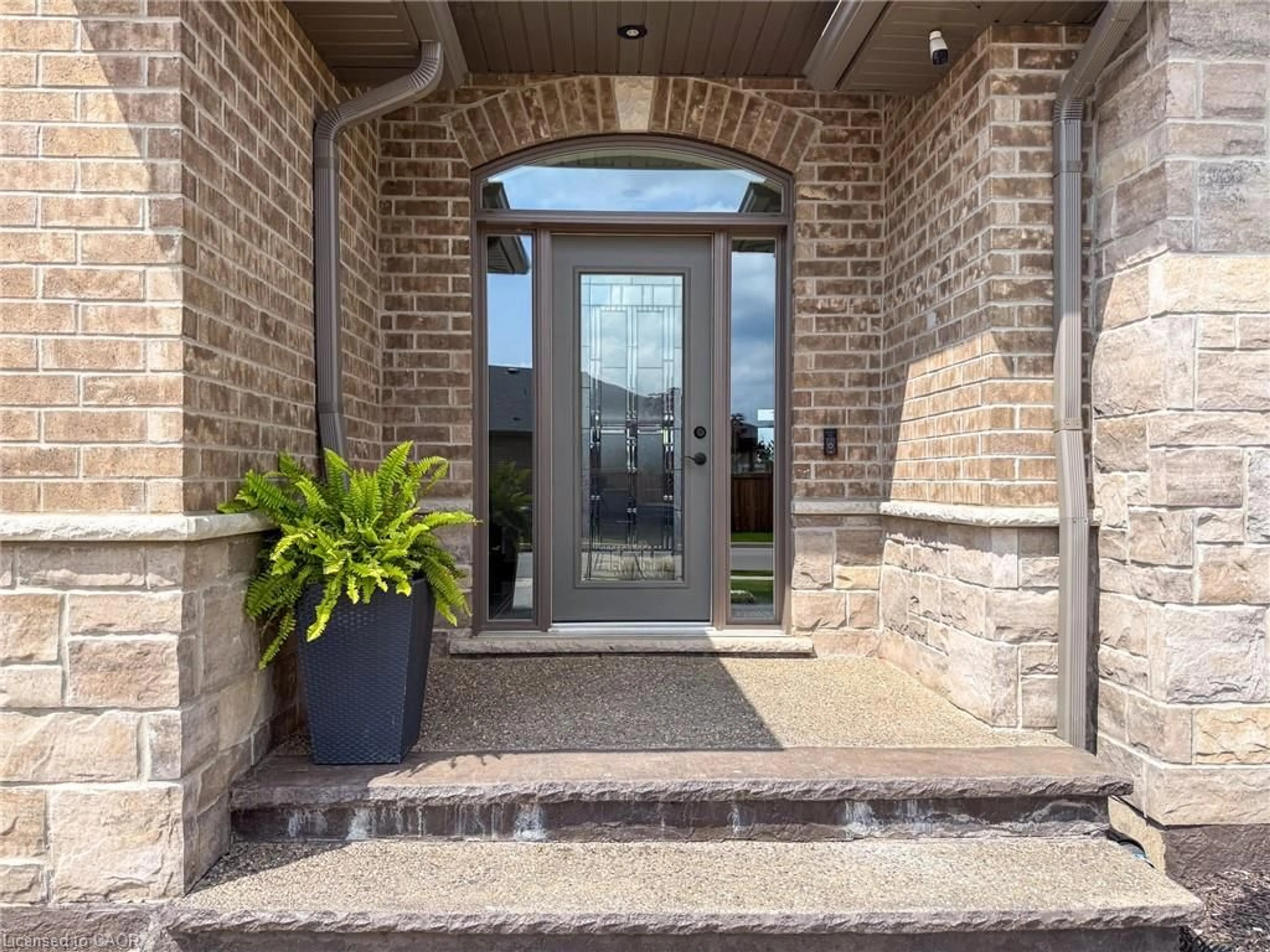 Indoor entryway for 103 Gibbons St, Waterford Ontario N0E 1Y0