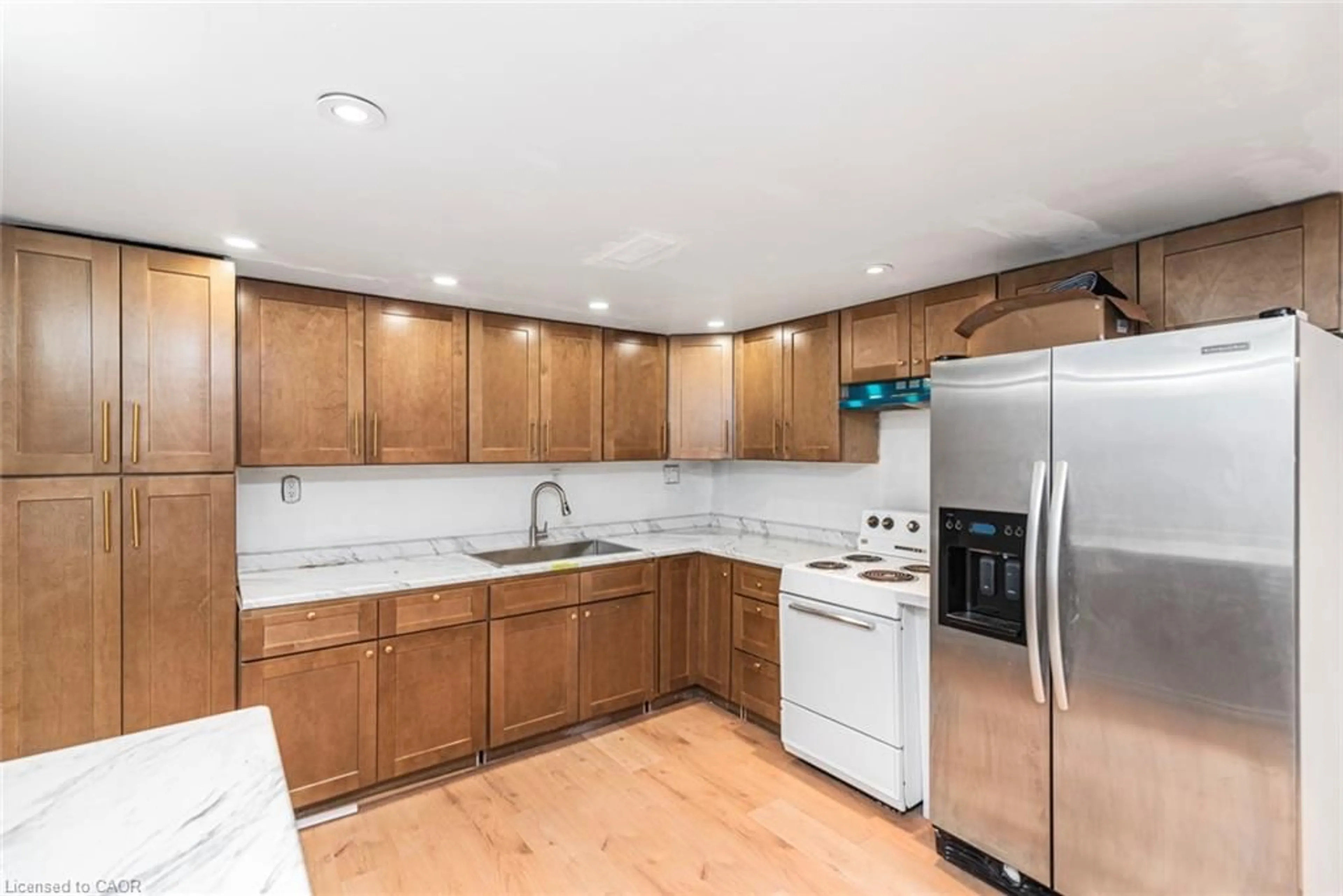 Standard kitchen, unknown for 112 Nash Rd, Hamilton Ontario L8K 4J7