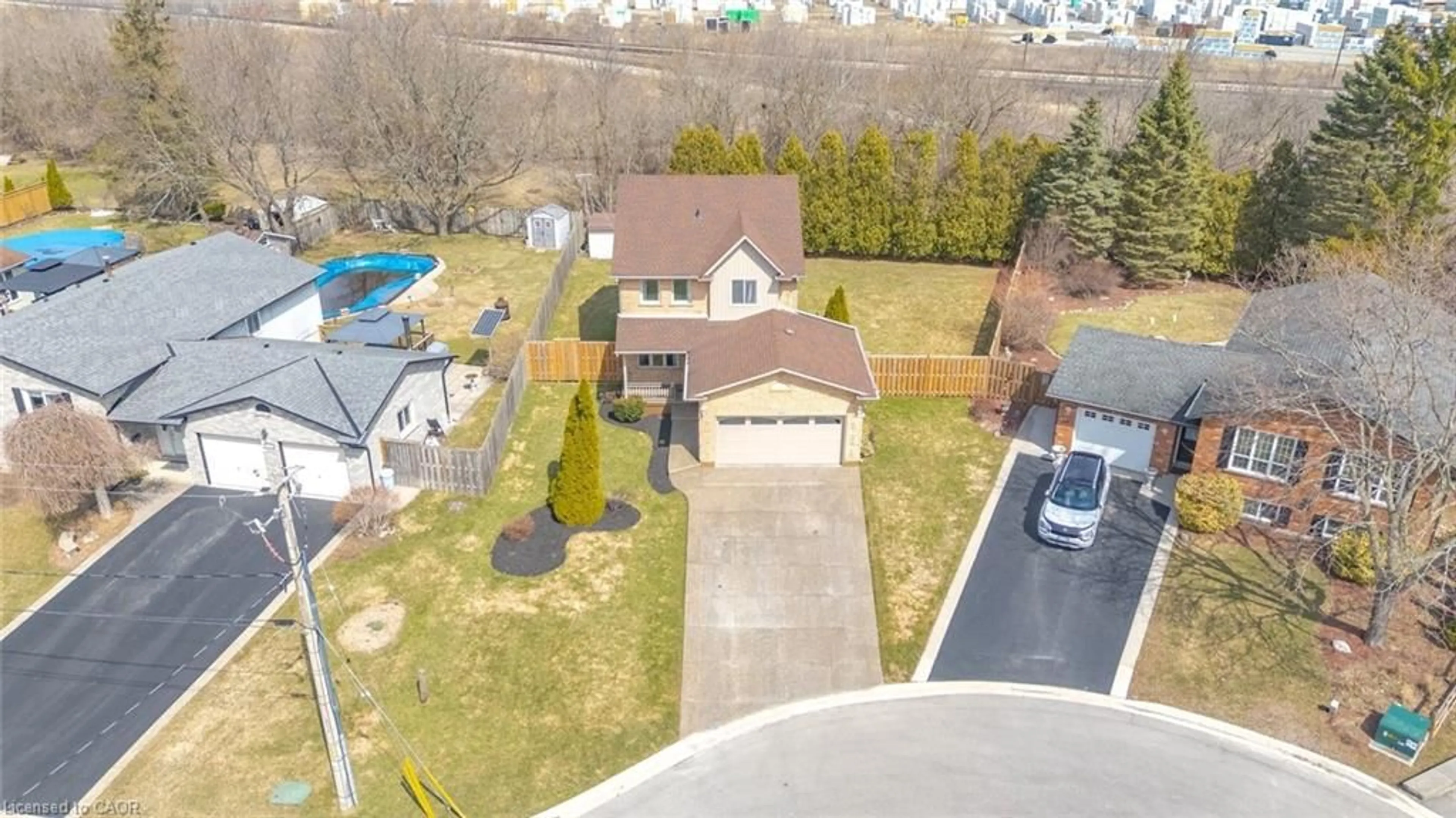 A pic from outside/outdoor area/front of a property/back of a property/a pic from drone, street for 200 Morrison Dr, Caledonia Ontario N3W 1A8