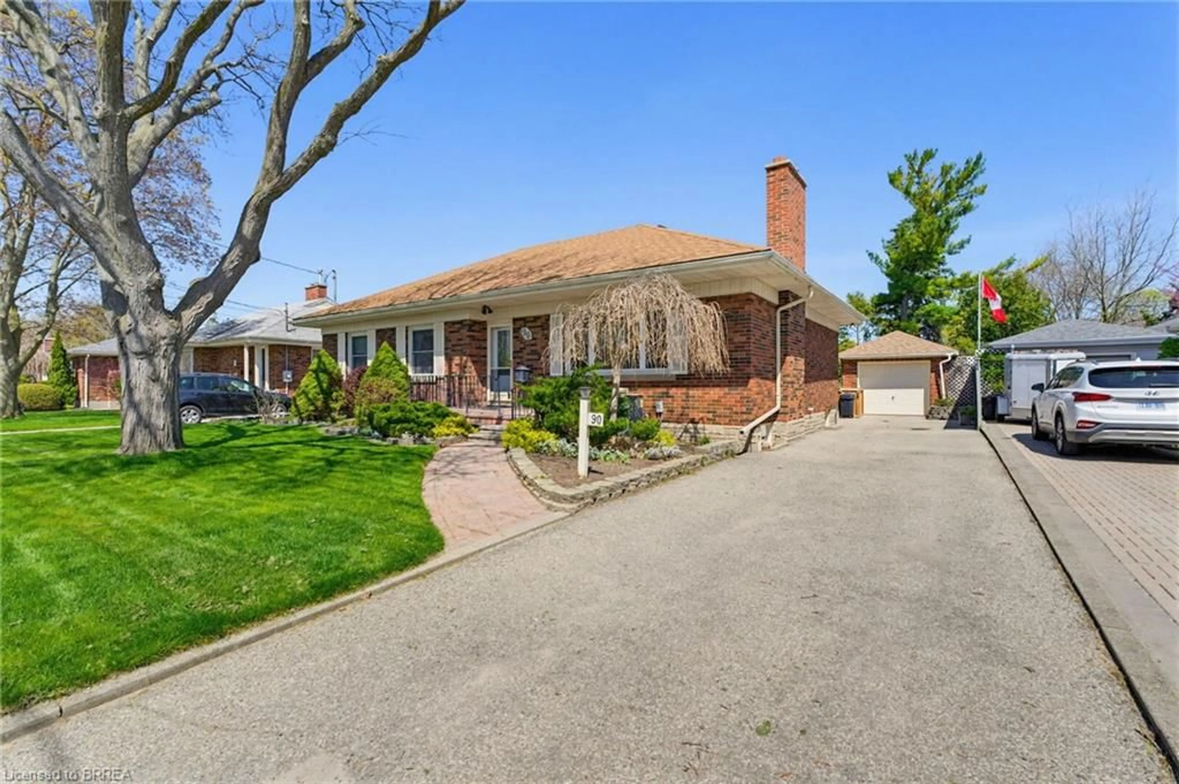 A pic from outside/outdoor area/front of a property/back of a property/a pic from drone, street for 90 Henderson Ave, Brantford Ontario N3R 4V9