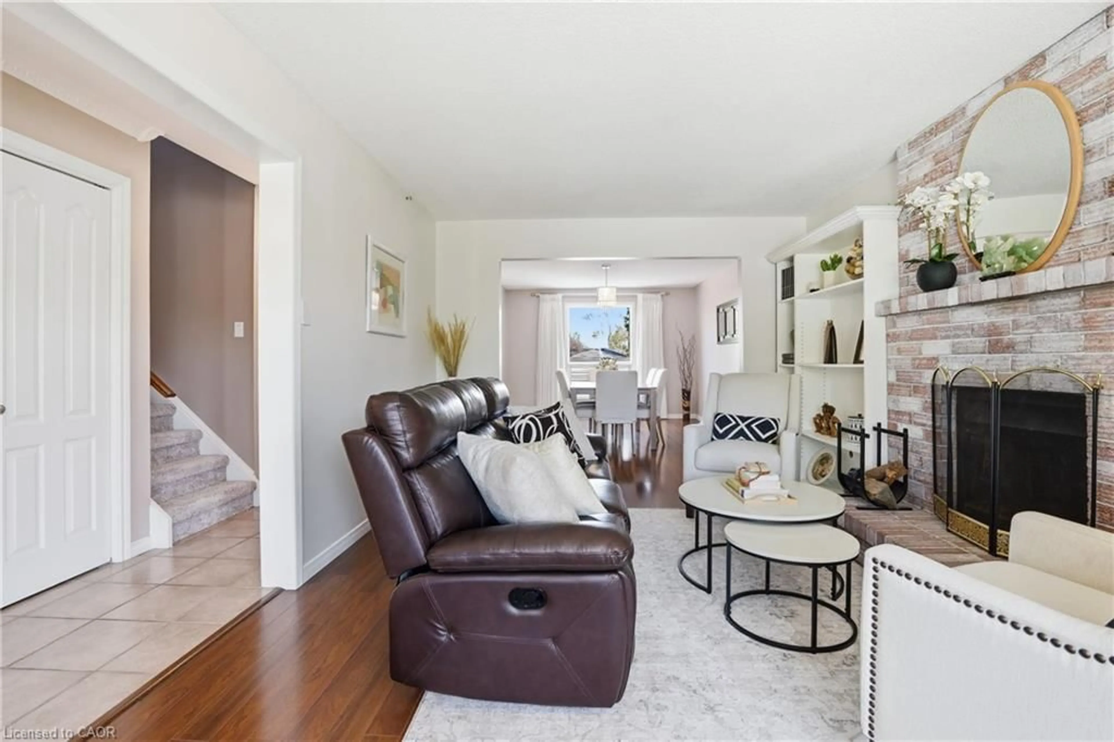Living room with furniture, unknown for 4582 St Volodymyr Crt, Beamsville Ontario L3J 0B5