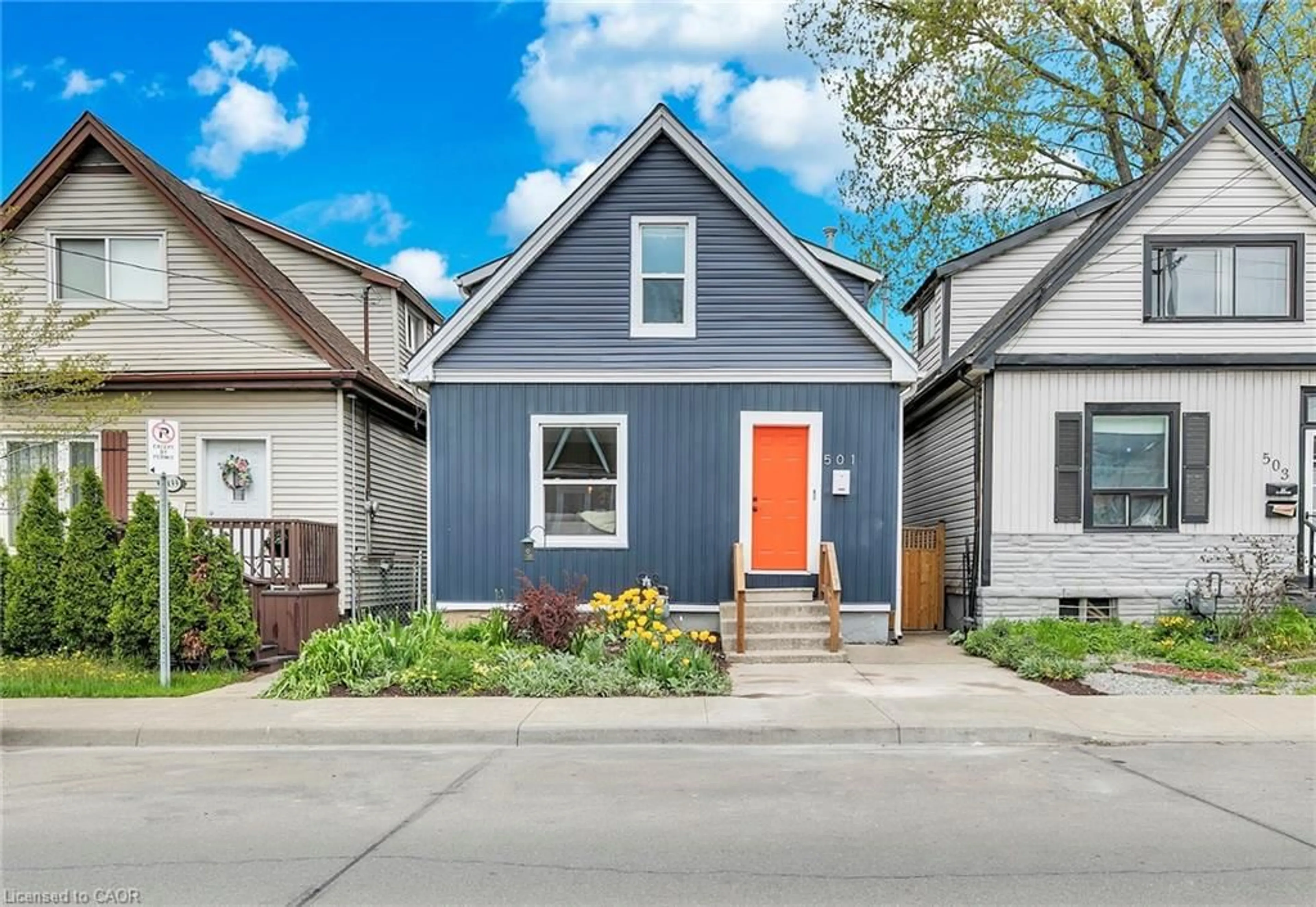 Home with vinyl exterior material, street for 501 Ferguson Ave, Hamilton Ontario L8L 4Z4