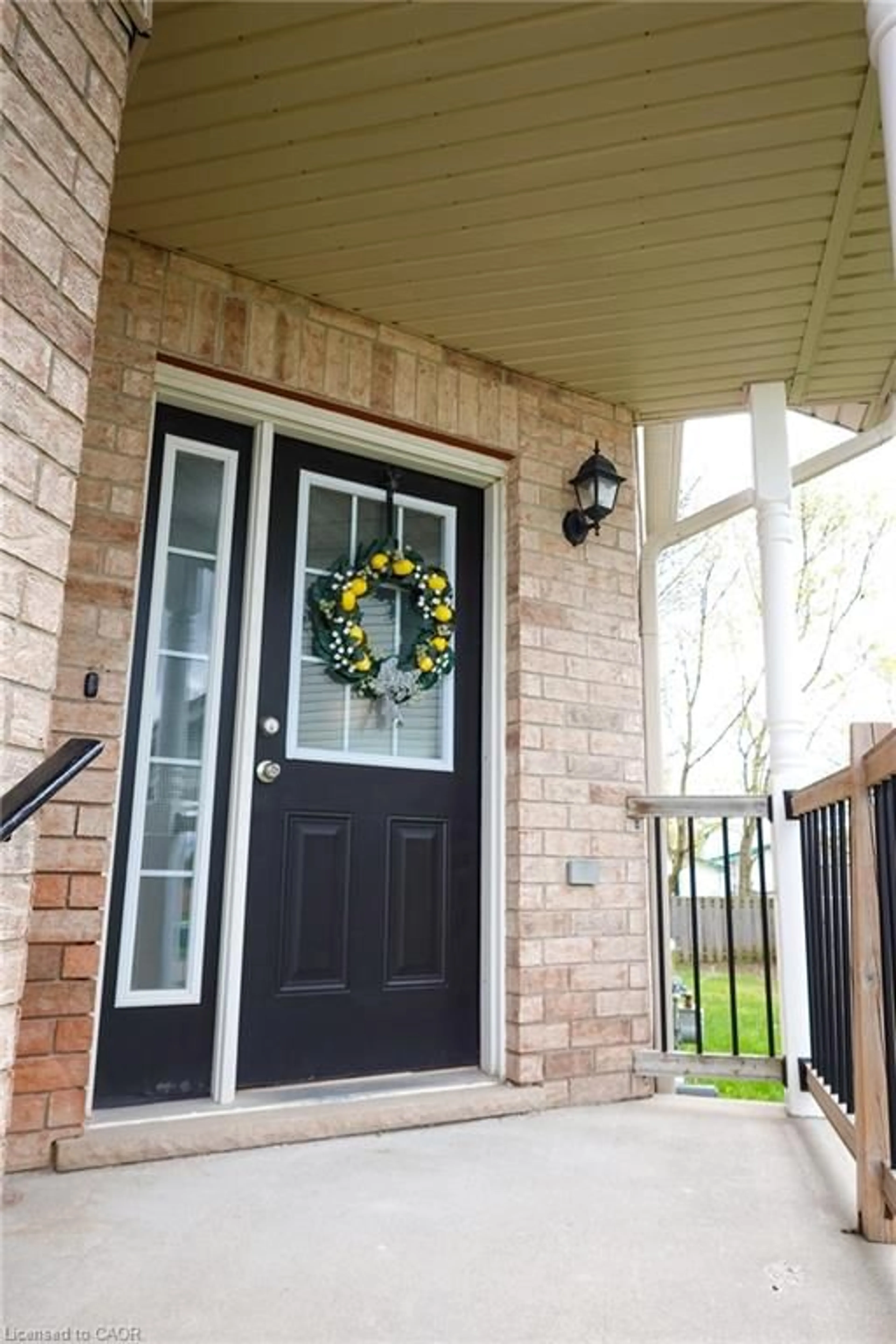 Indoor entryway for 652 Salisbury Ave, Listowel Ontario N4W 1Y9