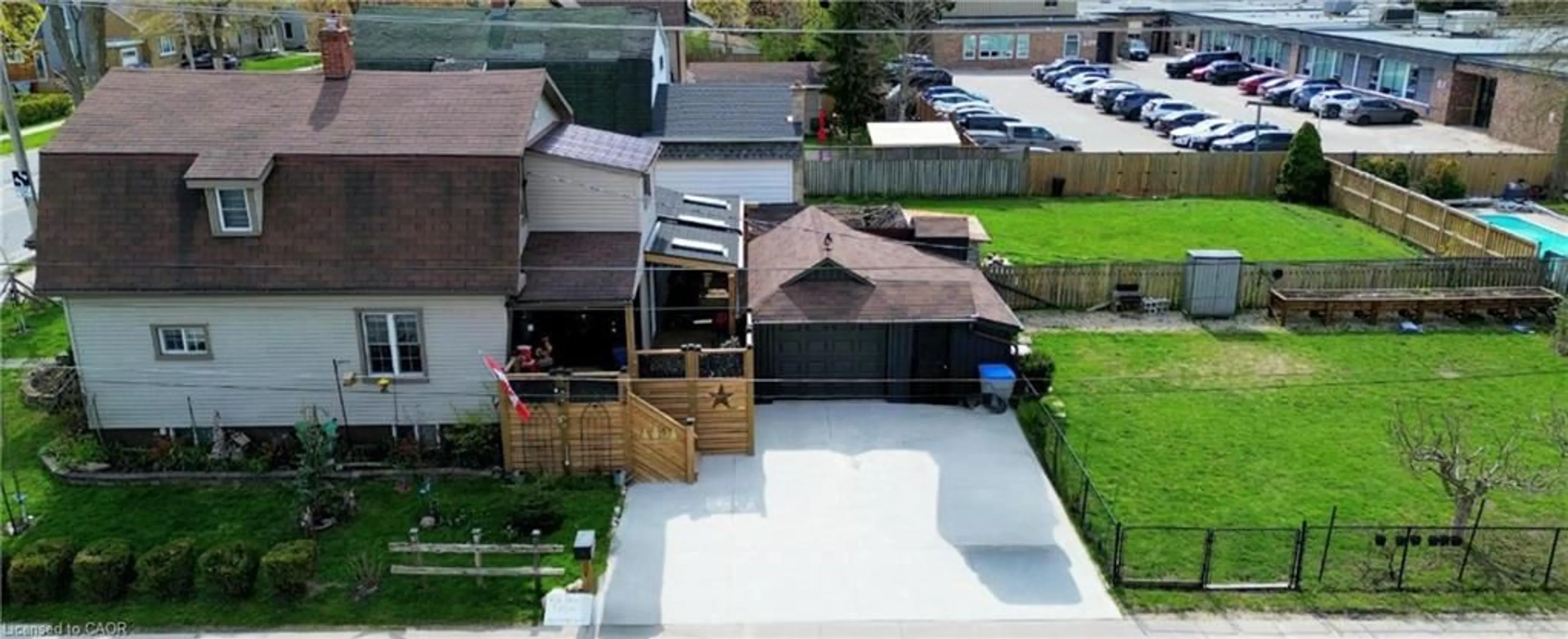 A pic from outside/outdoor area/front of a property/back of a property/a pic from drone, street for 506 Main St, Listowel Ontario N4W 2C6