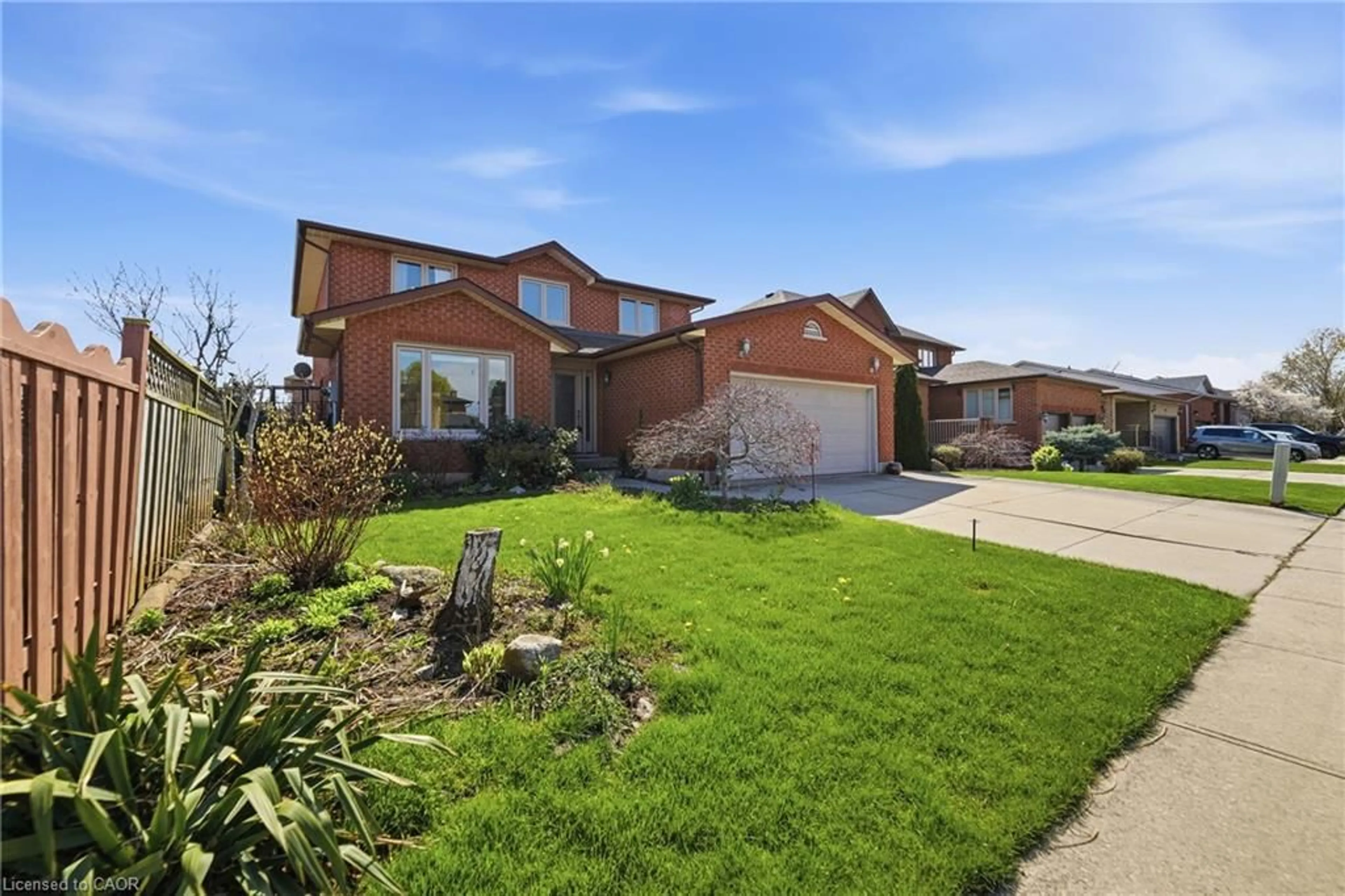 Home with brick exterior material, street for 39 Valera Dr, Stoney Creek Ontario L8E 4X7