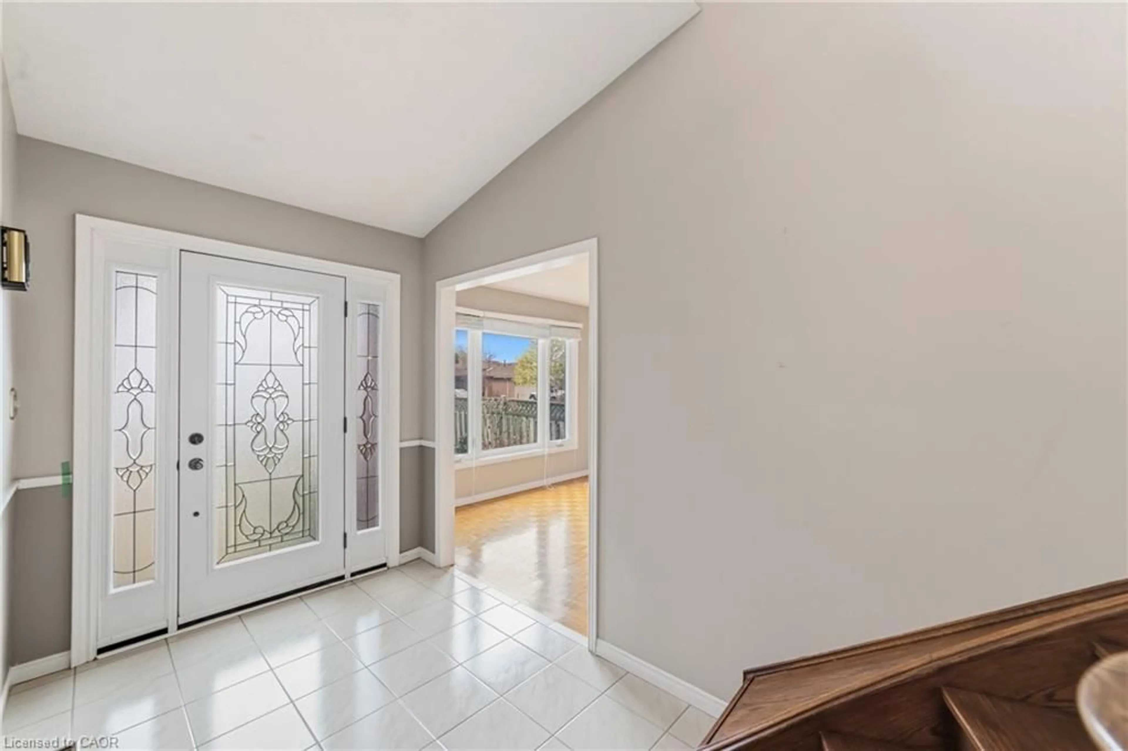 Indoor entryway for 39 Valera Dr, Stoney Creek Ontario L8E 4X7