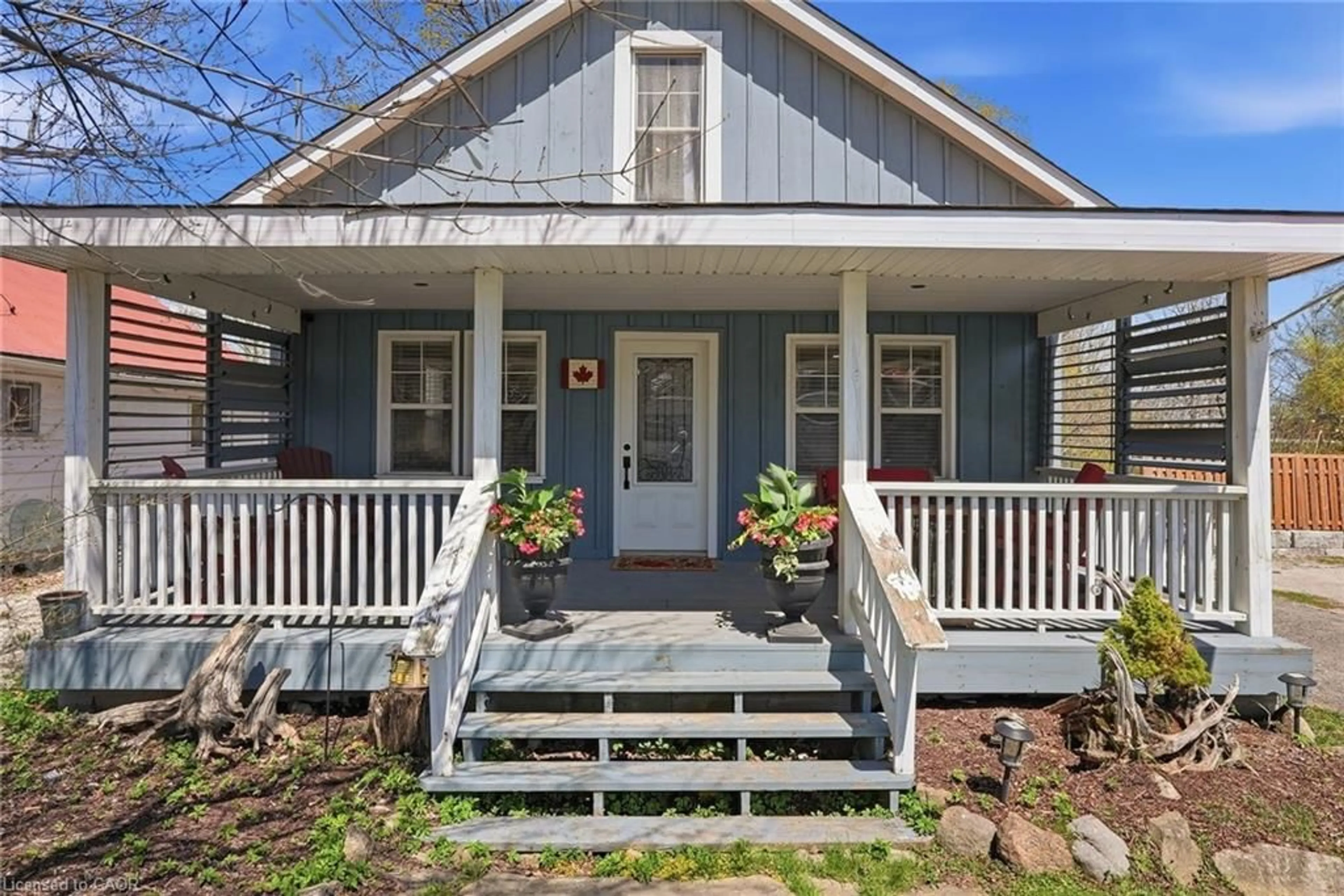 Home with vinyl exterior material, street for 125 Main St N St, Halton Hills Ontario L7G 3E5
