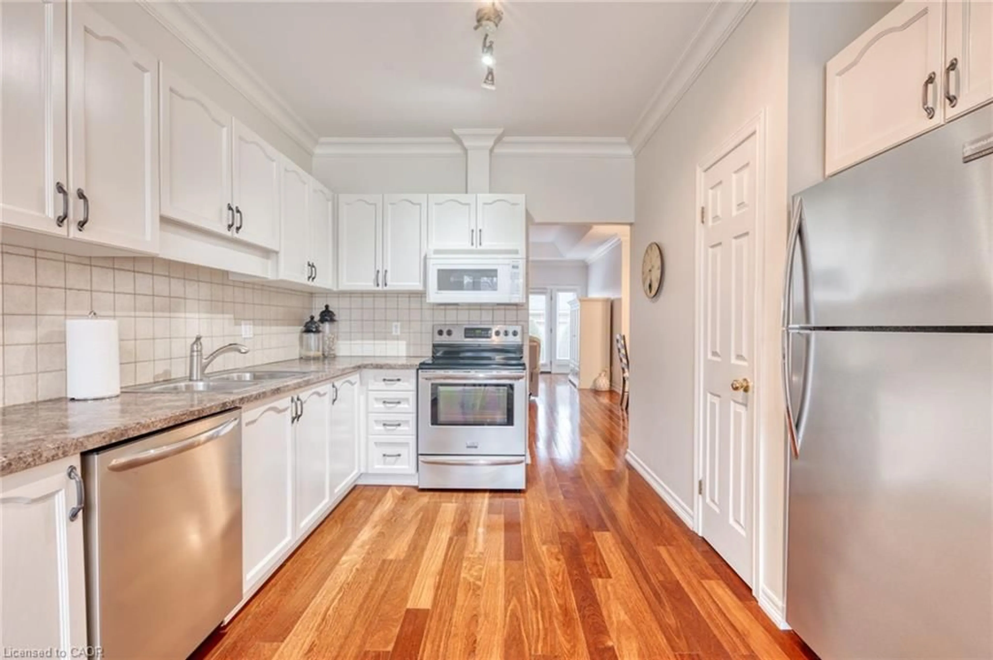 Standard kitchen, unknown for 47 Greentrail Dr, Mount Hope Ontario L0R 1W0