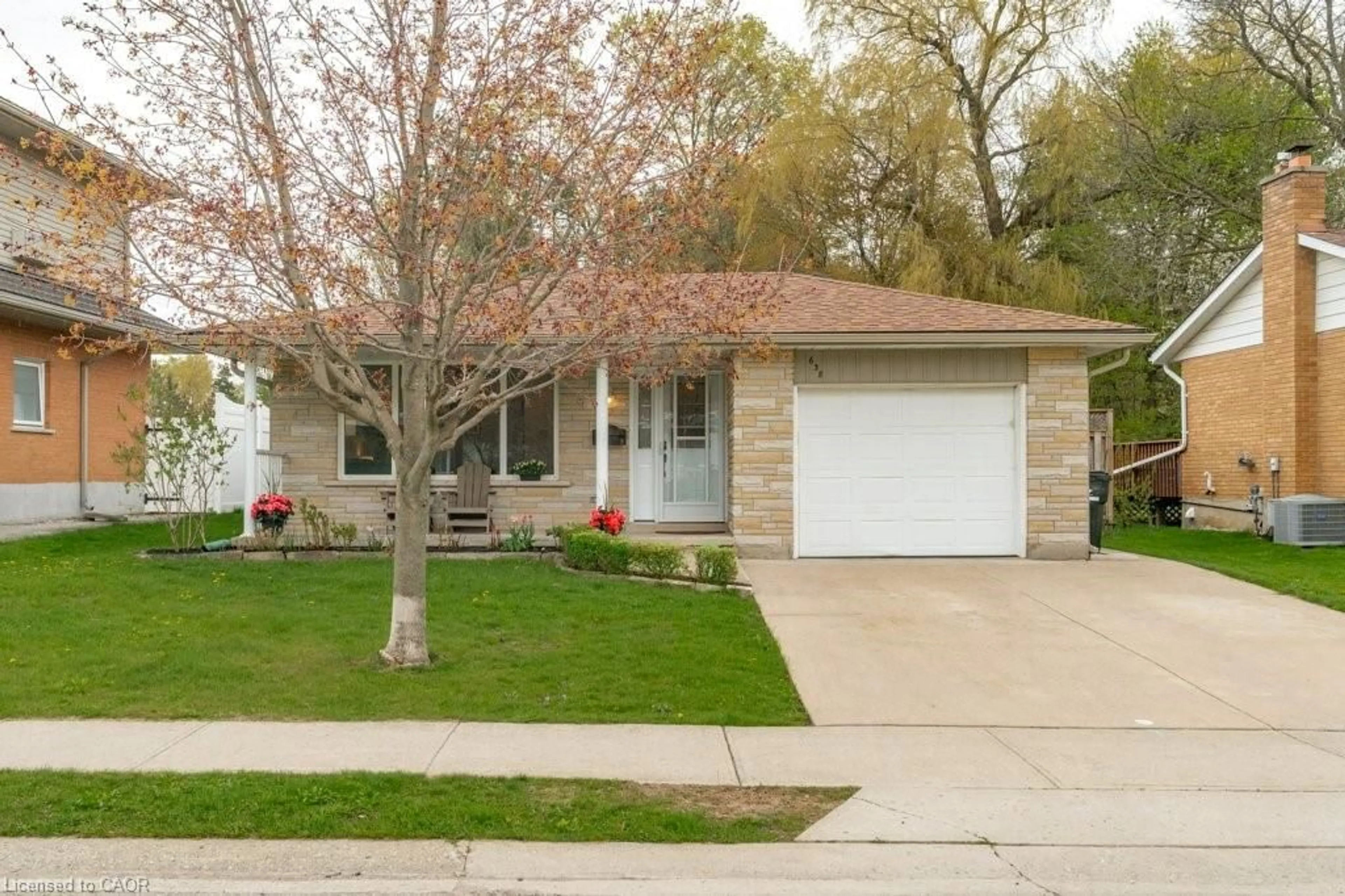 Home with vinyl exterior material, street for 638 Glen Forrest Blvd, Waterloo Ontario N2L 4K2