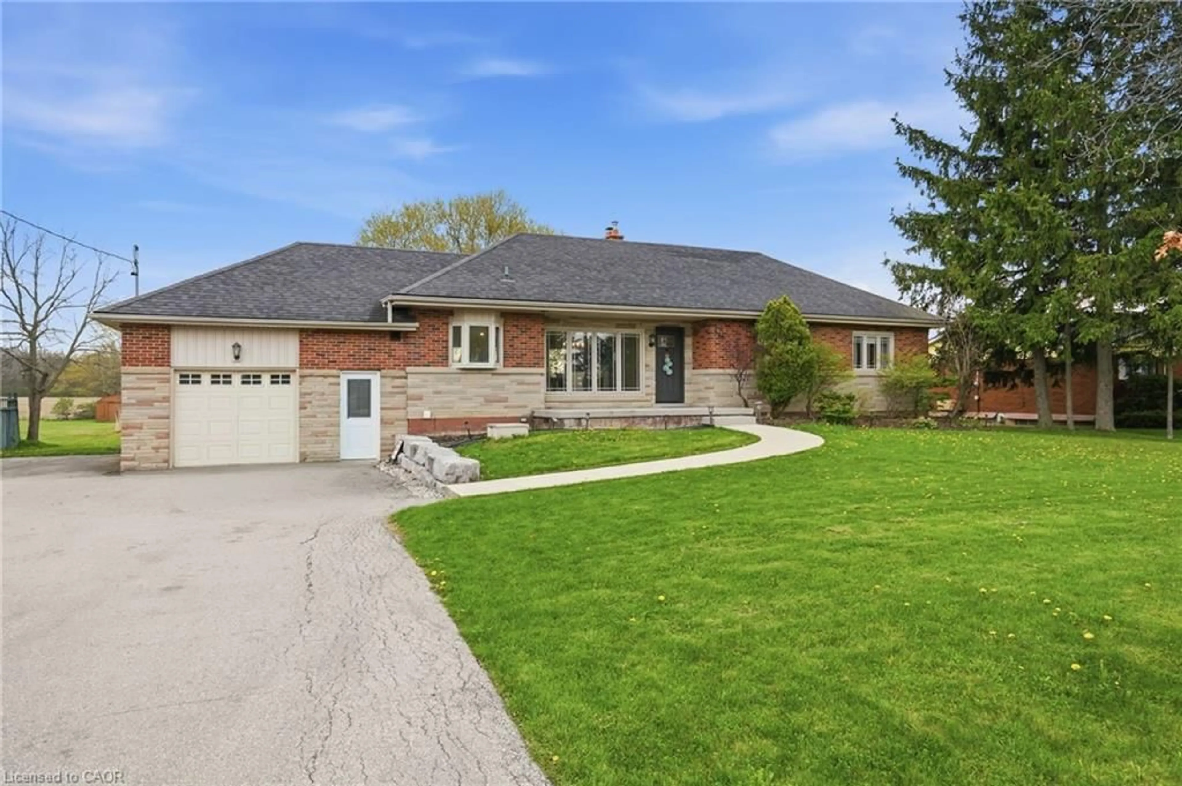 Home with brick exterior material, street for 533 Woodburn Rd, Glanbrook Ontario L0R 1P0