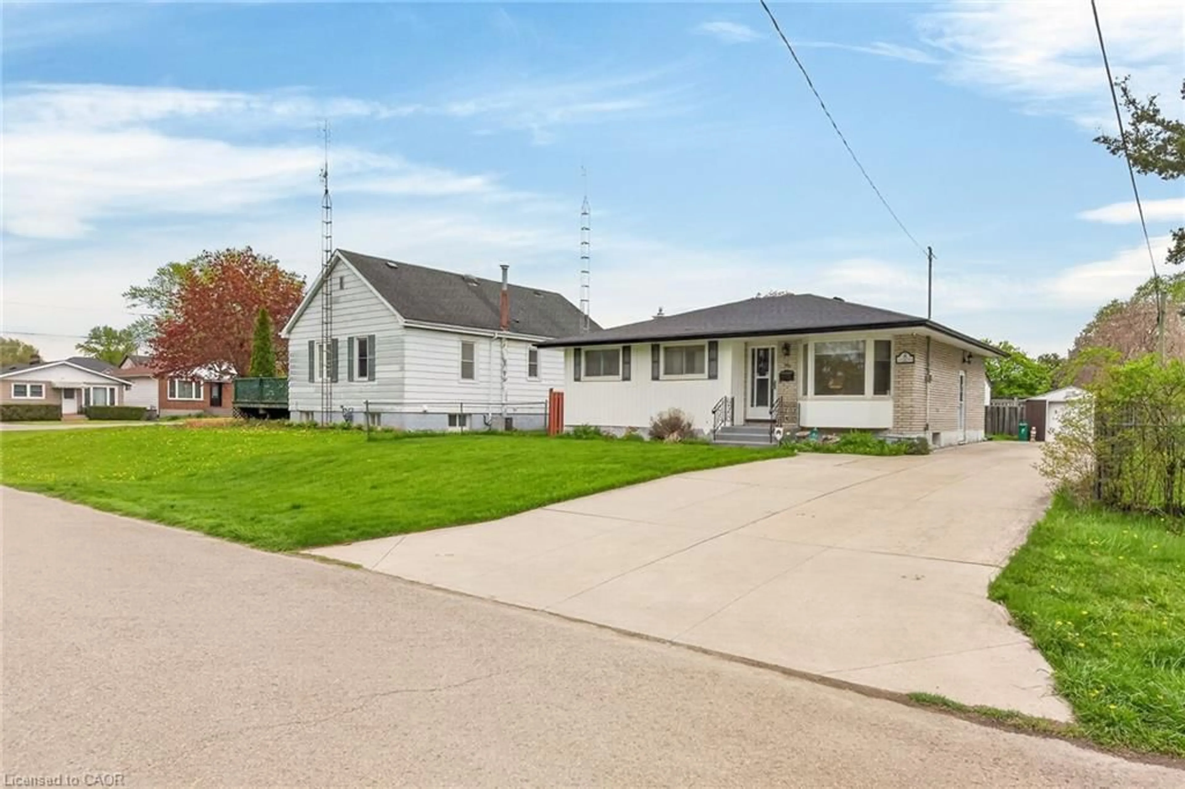 A pic from outside/outdoor area/front of a property/back of a property/a pic from drone, street for 8 Woodrow St, St. Catharines Ontario L2P 3K1