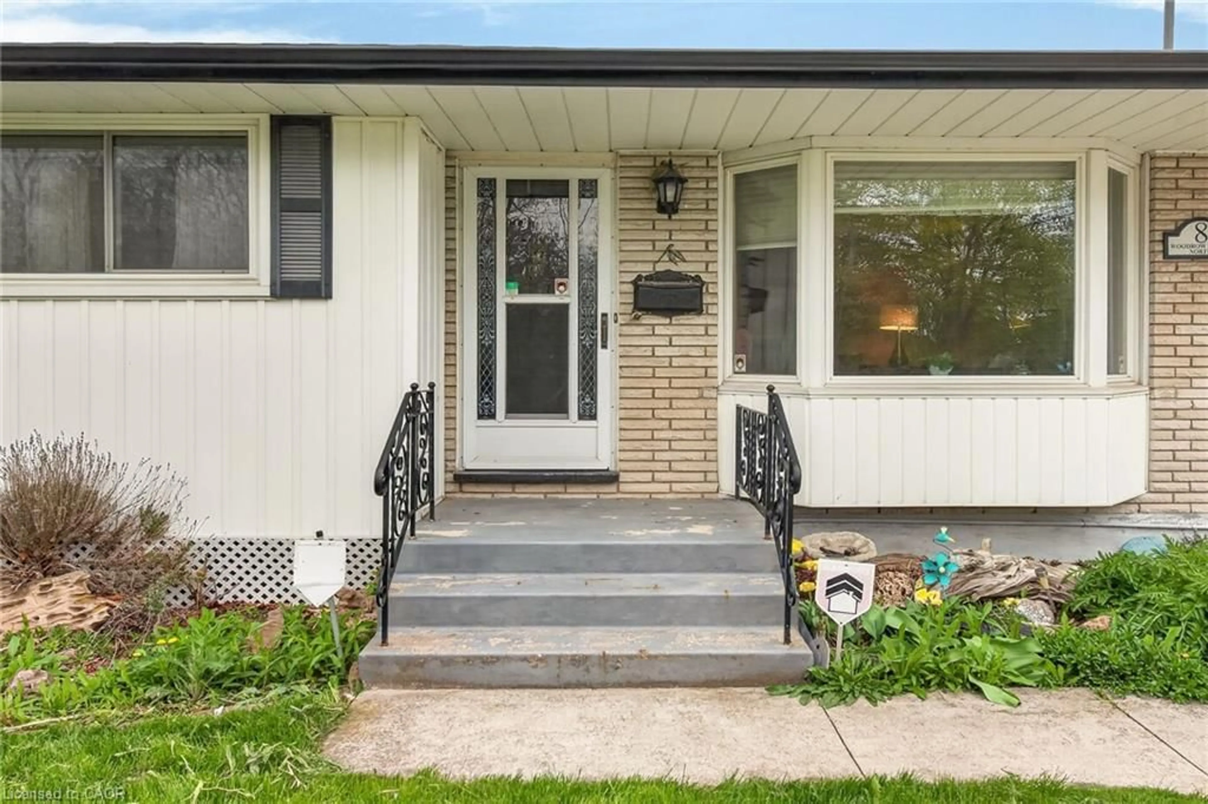 Unknown for 8 Woodrow St, St. Catharines Ontario L2P 3K1
