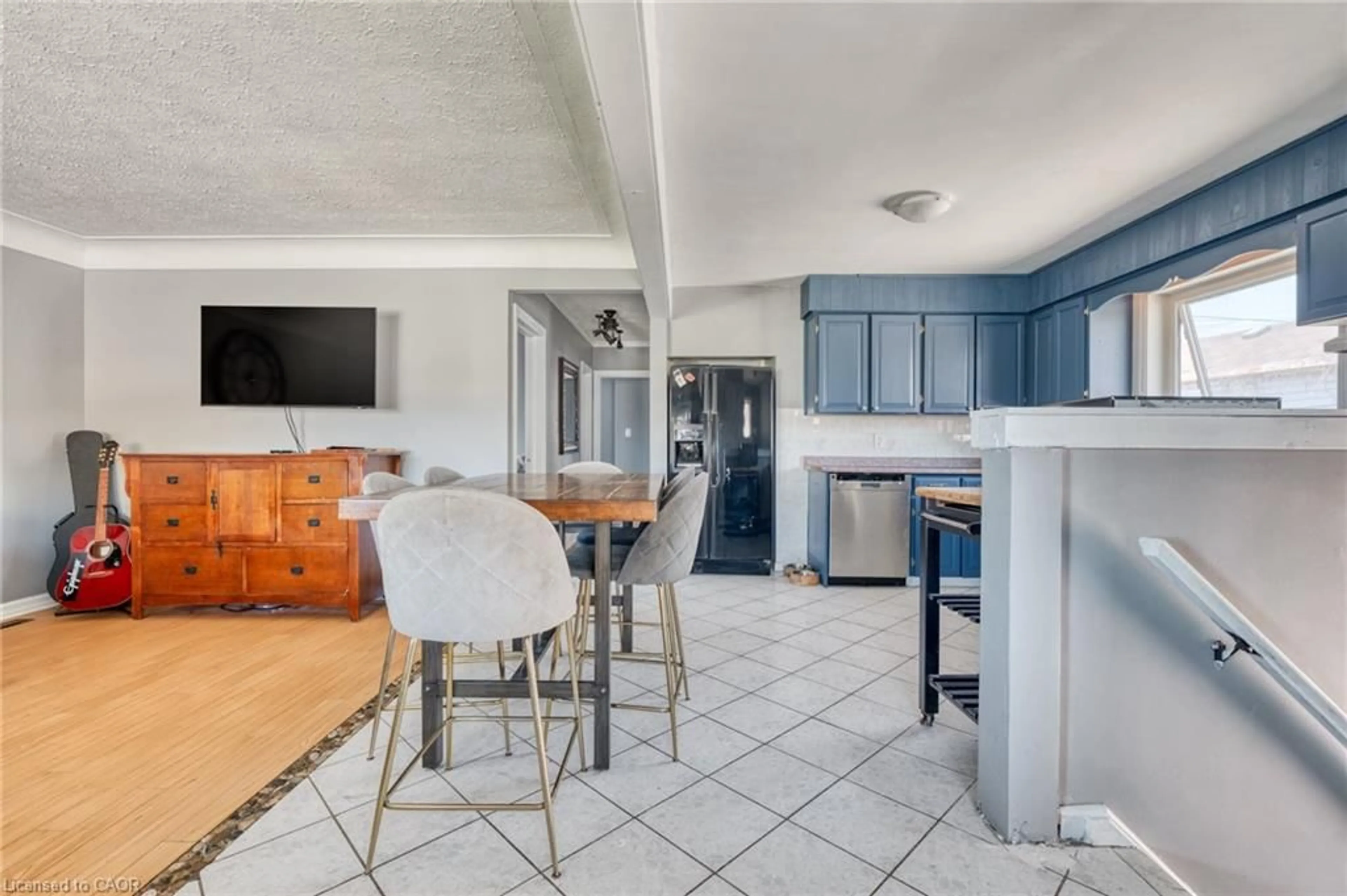 Open concept kitchen, ceramic/tile floor for 151 Winchester Blvd, Hamilton Ontario L8T 2M9
