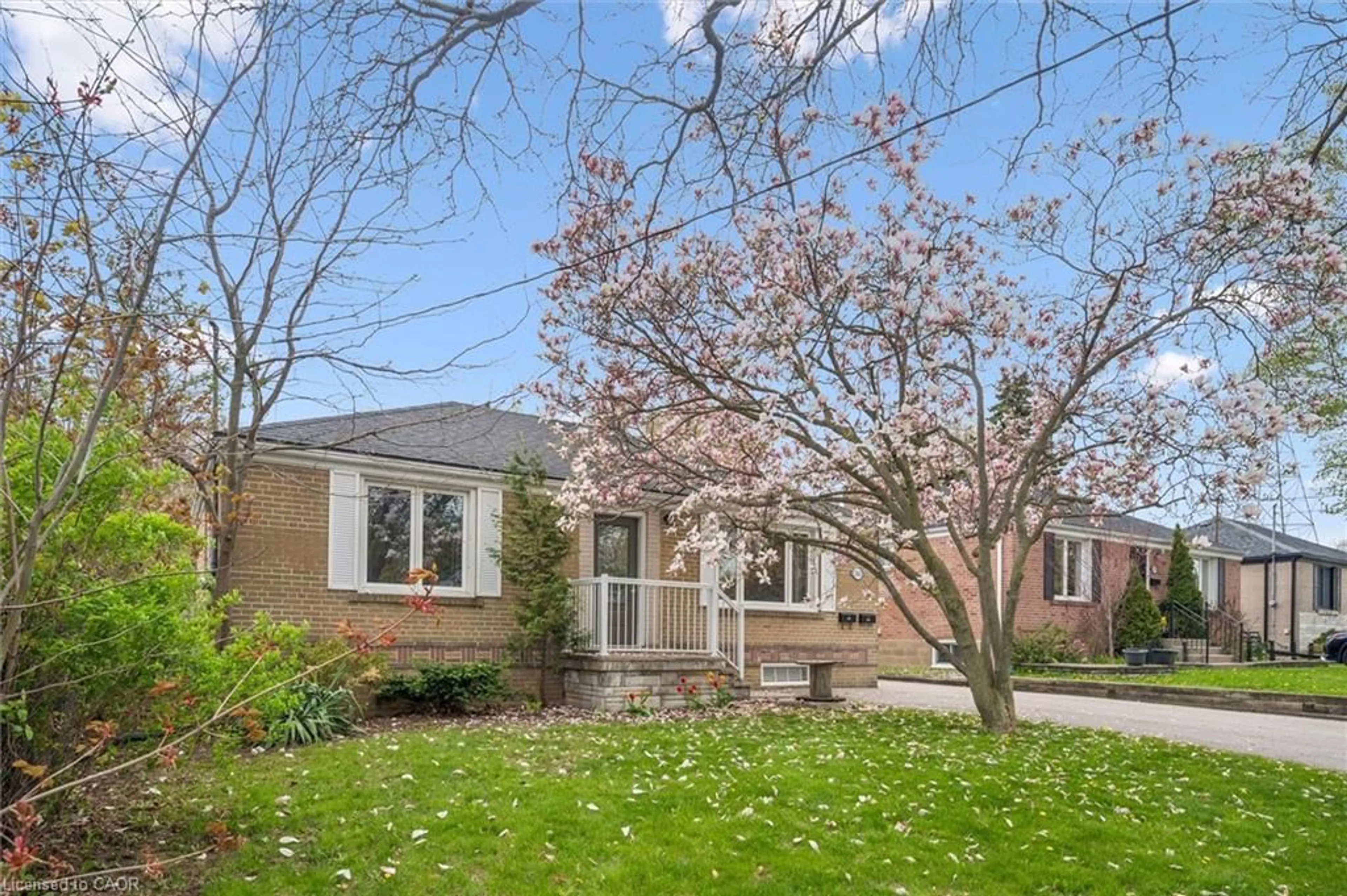 Home with brick exterior material, street for 1262 Homewood Dr, Burlington Ontario L7P 2M6