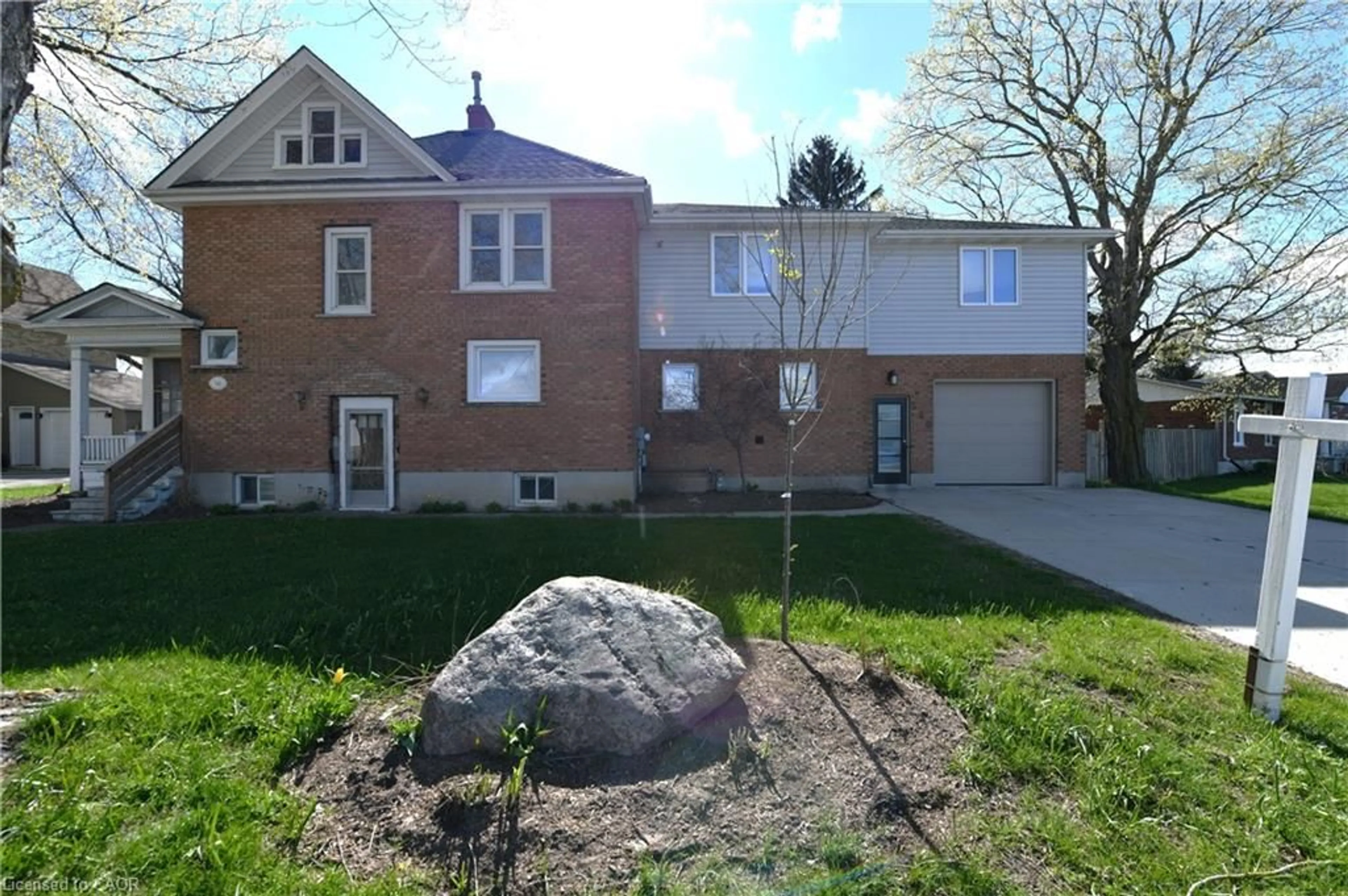 Home with brick exterior material, street for 540 Wellington Ave, Listowel Ontario N4W 2J5
