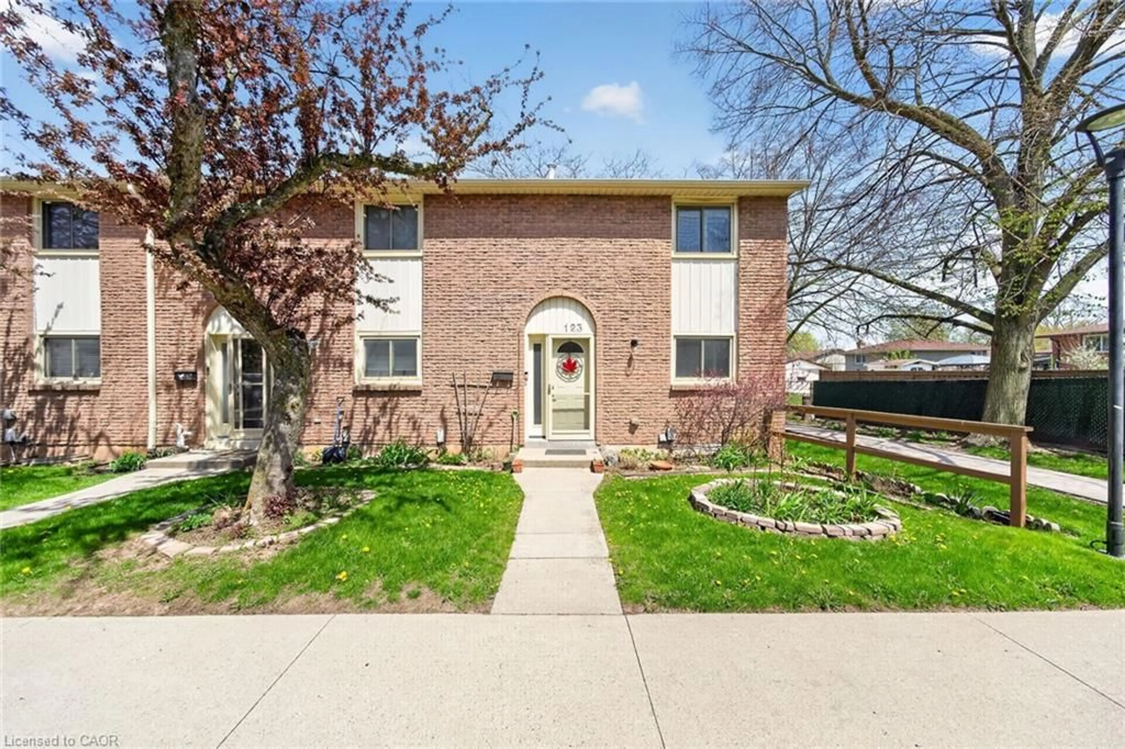Home with brick exterior material, street for 150 Gateshead Cres #123, Hamilton Ontario L8G 4A7